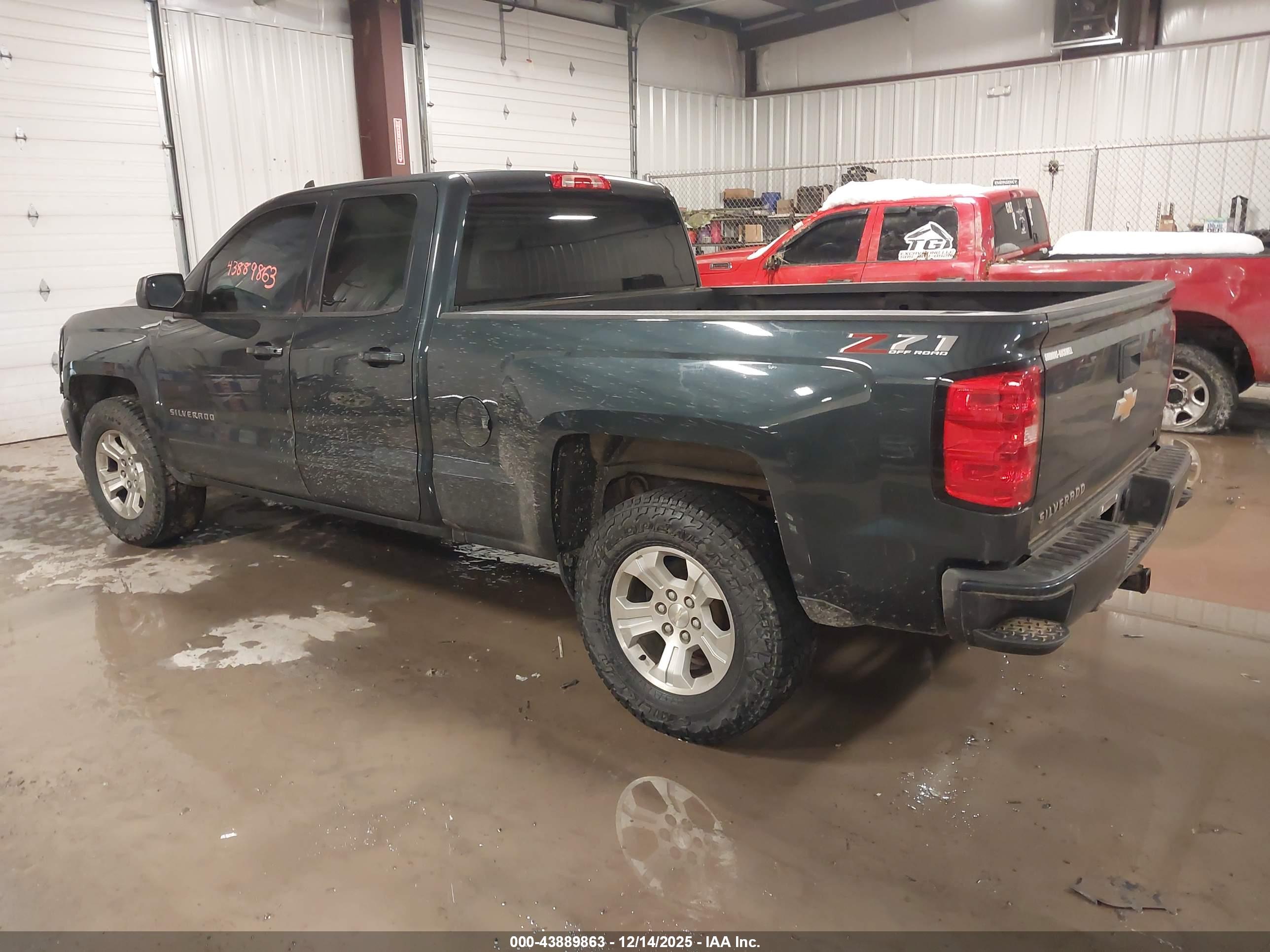 CHEVROLET SILVERADO image 3
