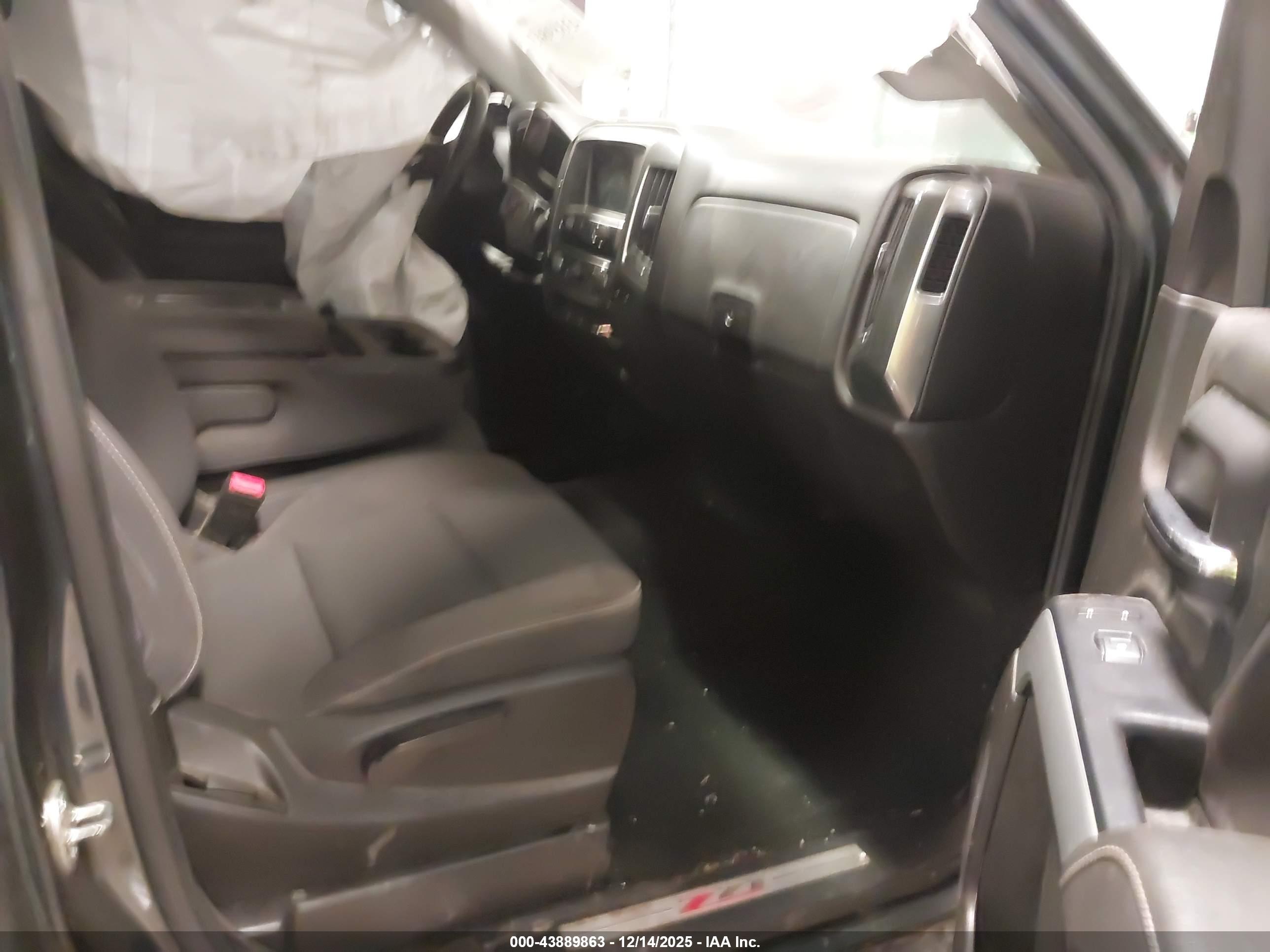 CHEVROLET SILVERADO image 5