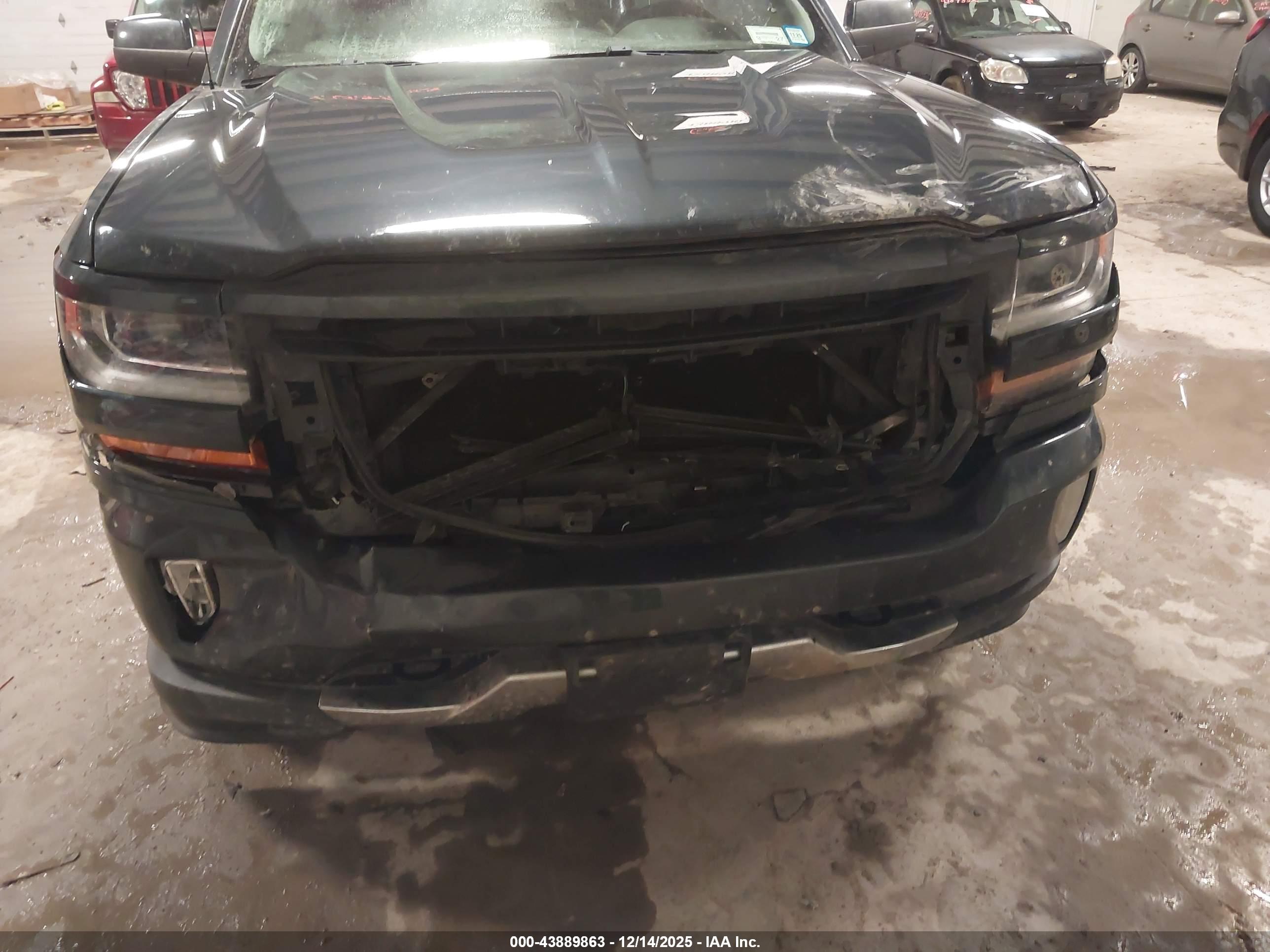CHEVROLET SILVERADO image 6
