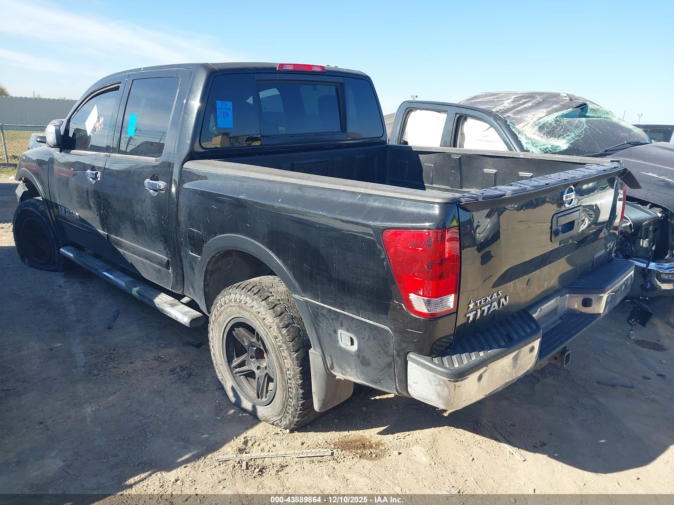 NISSAN TITAN image 3