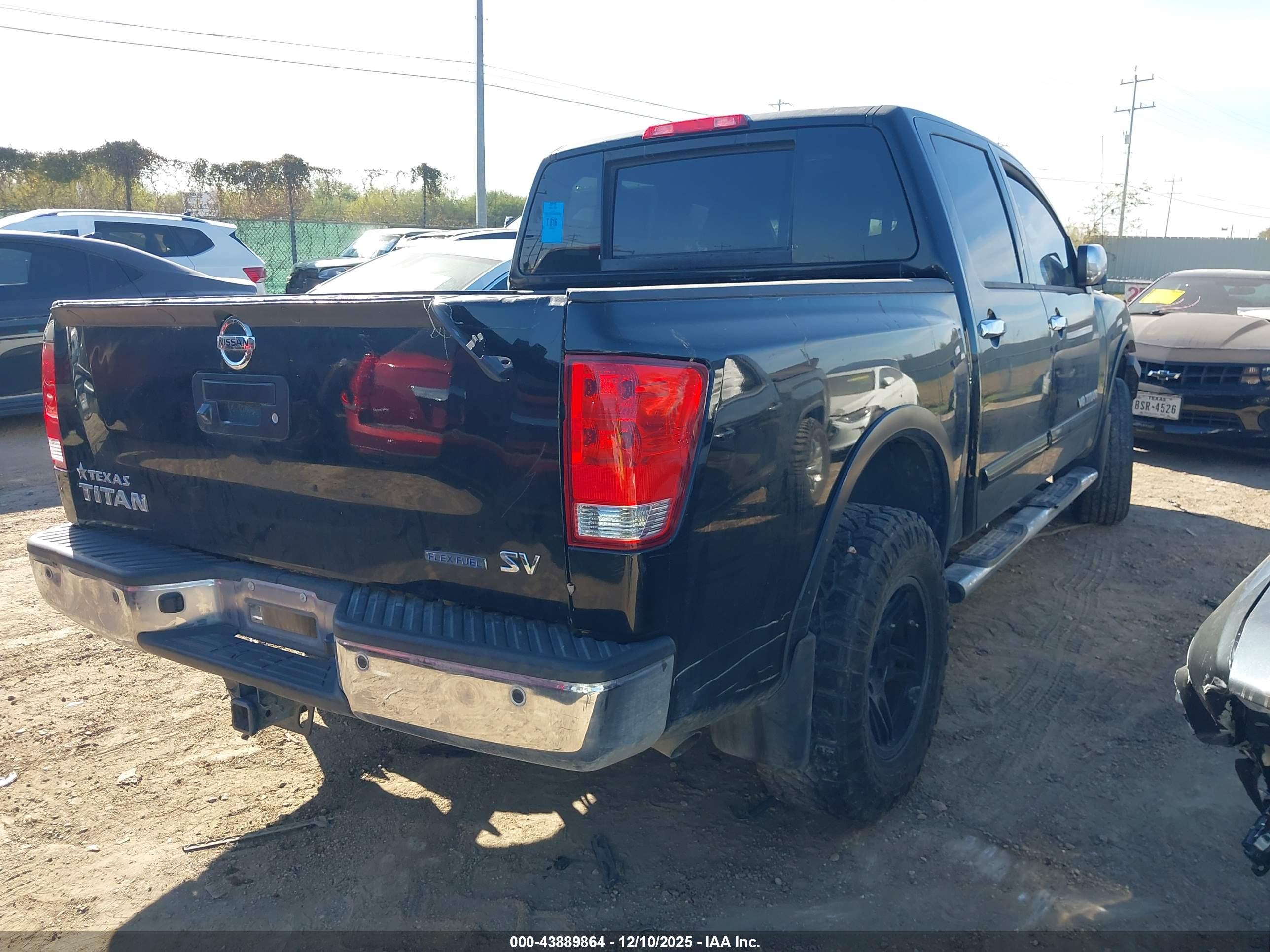 NISSAN TITAN image 4