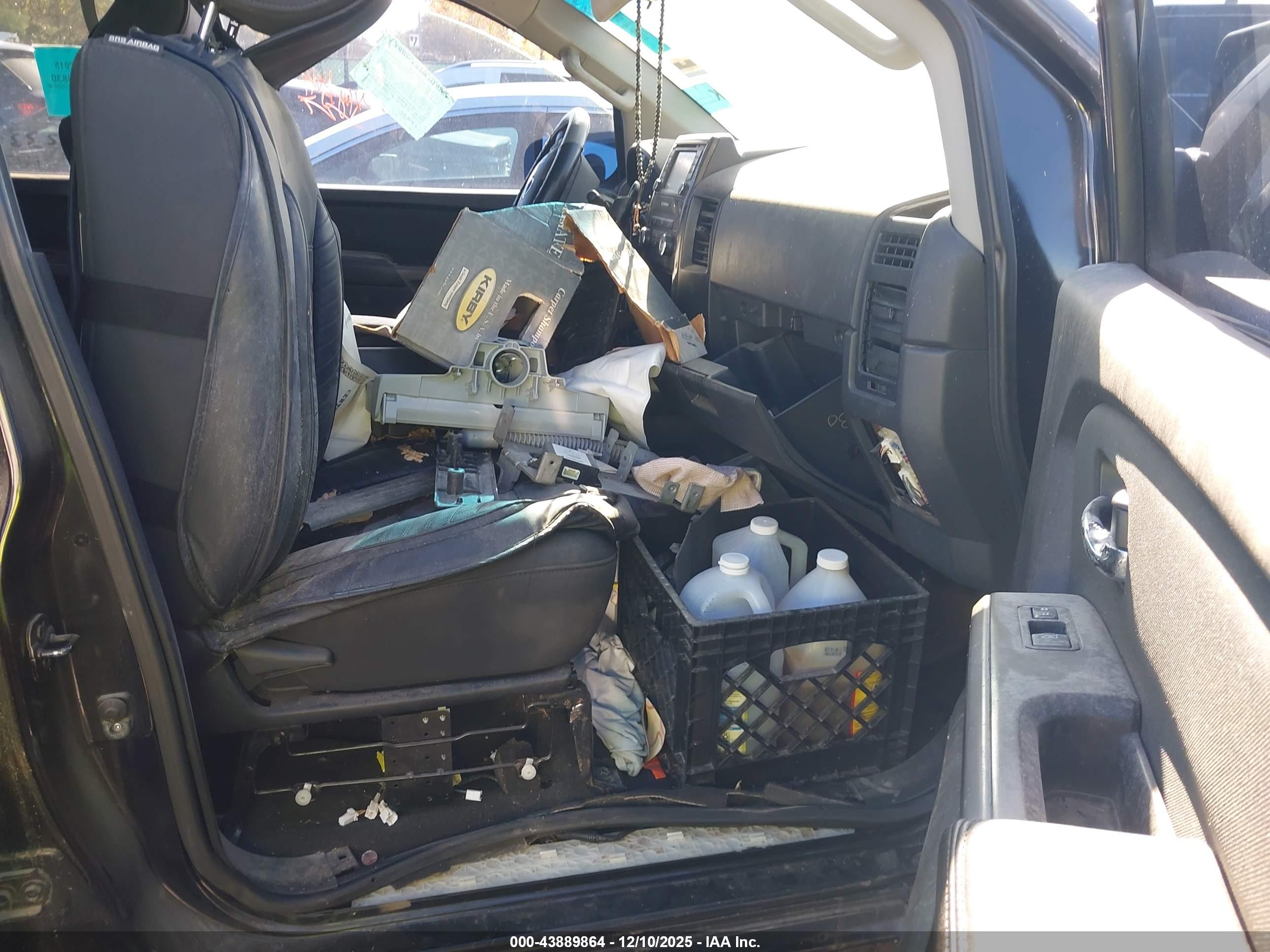 NISSAN TITAN image 5