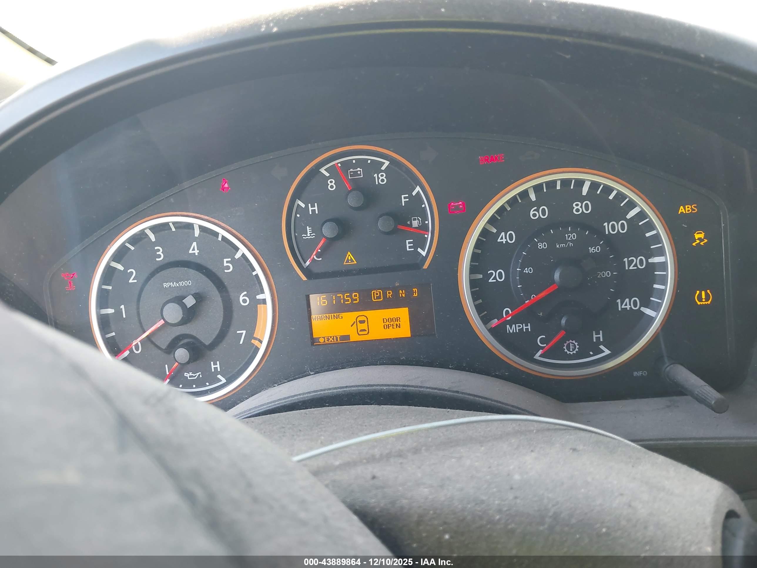 NISSAN TITAN image 7