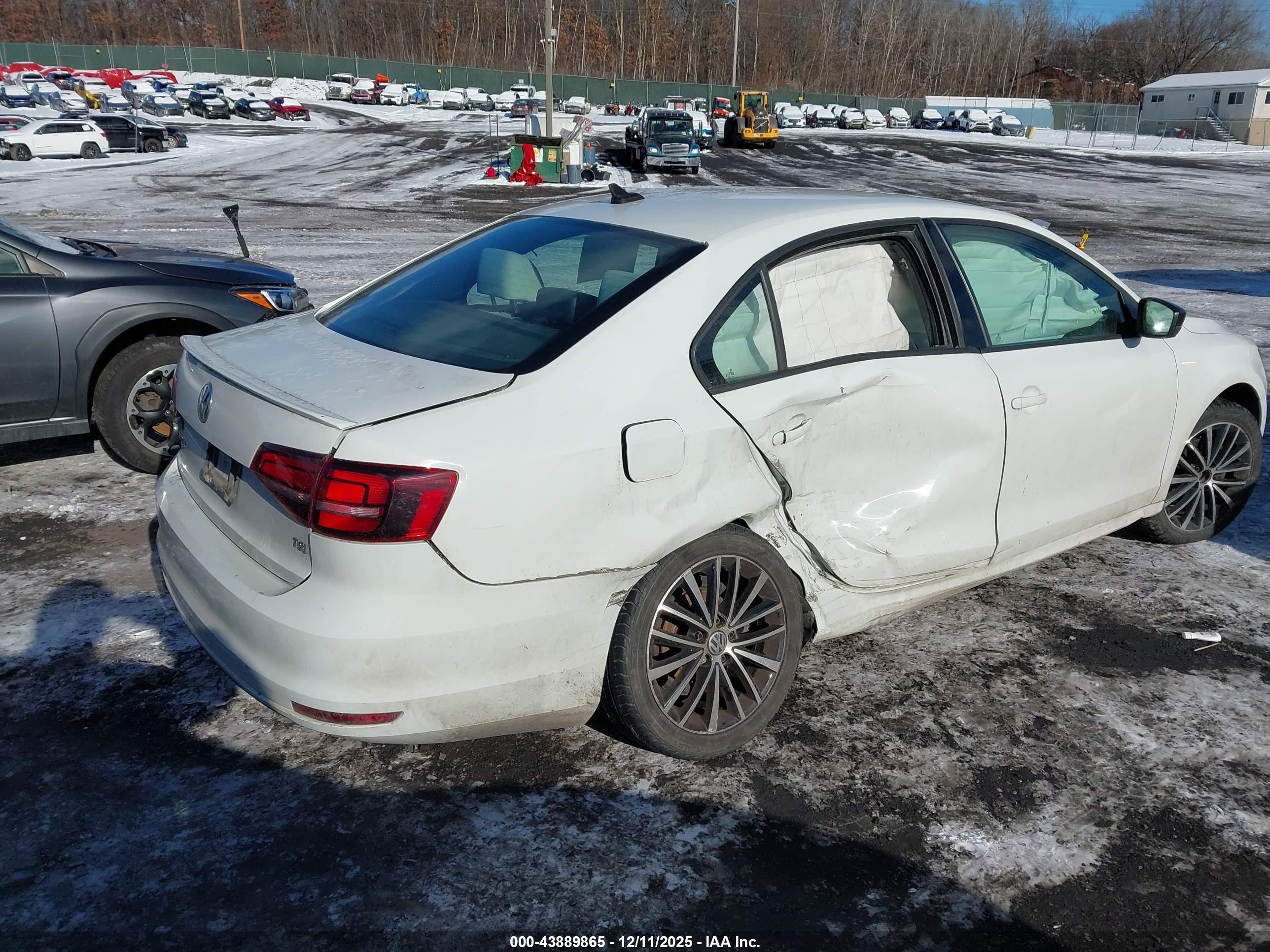 VOLKSWAGEN JETTA image 4