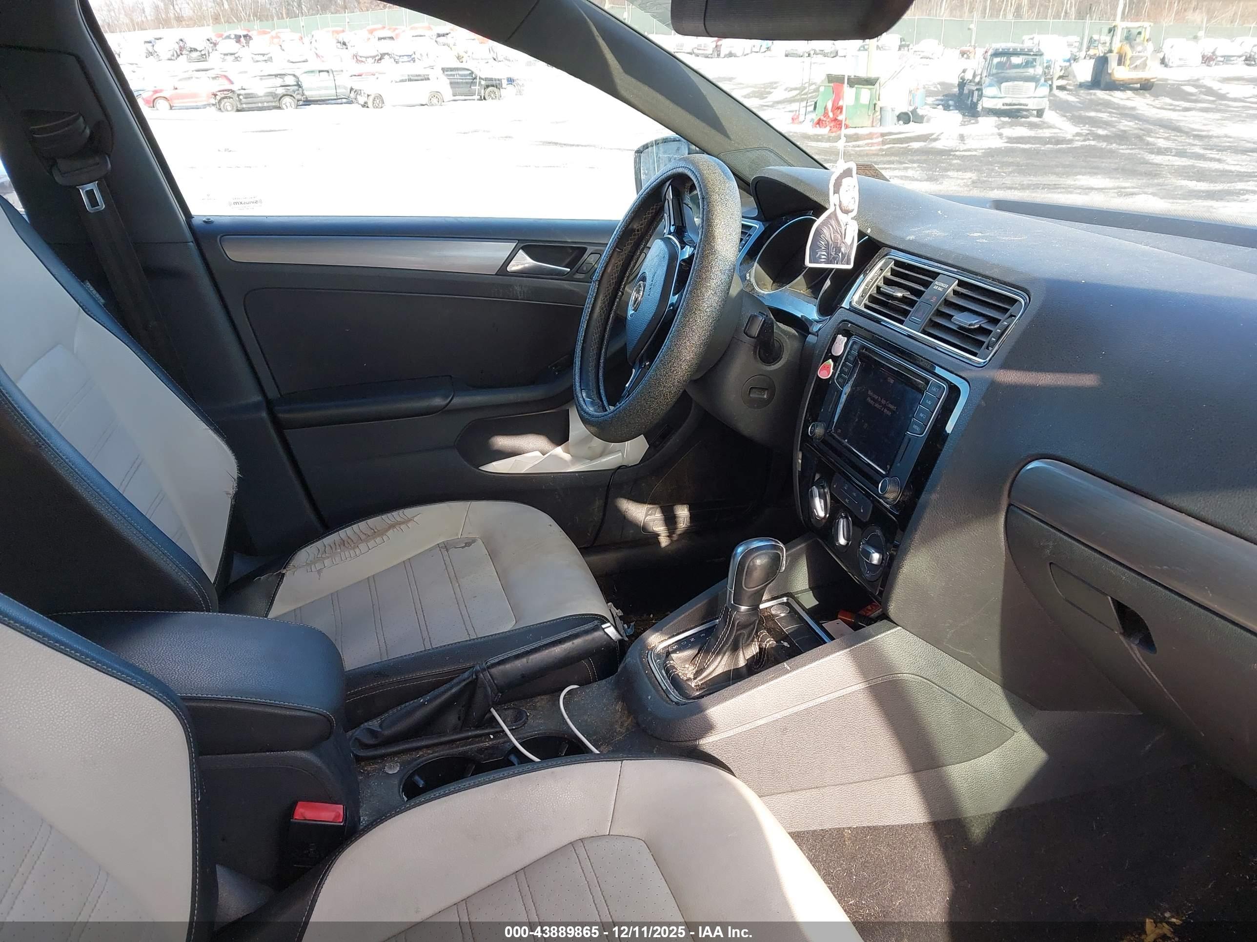 VOLKSWAGEN JETTA image 5