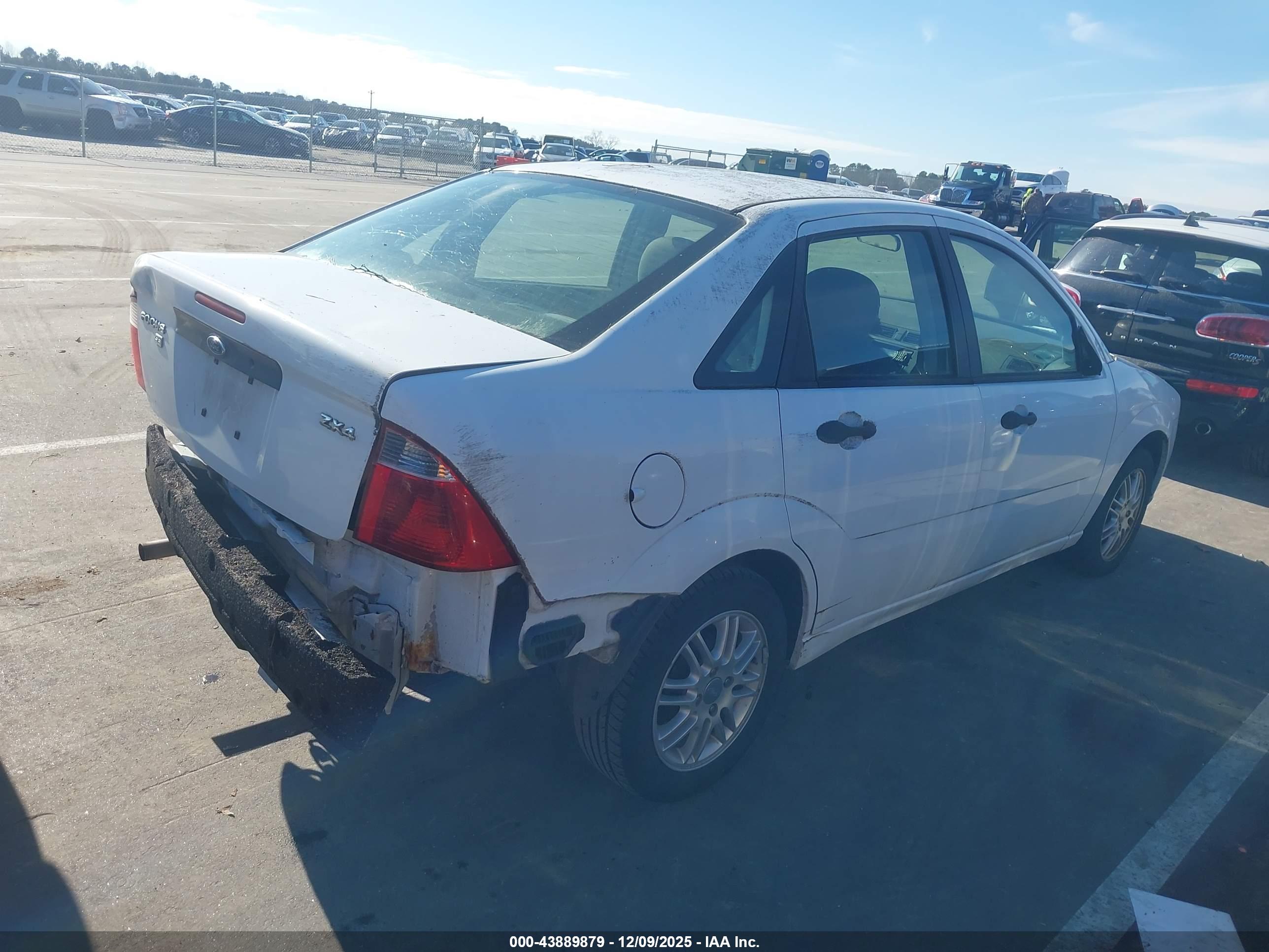 FORD FOCUS image 4