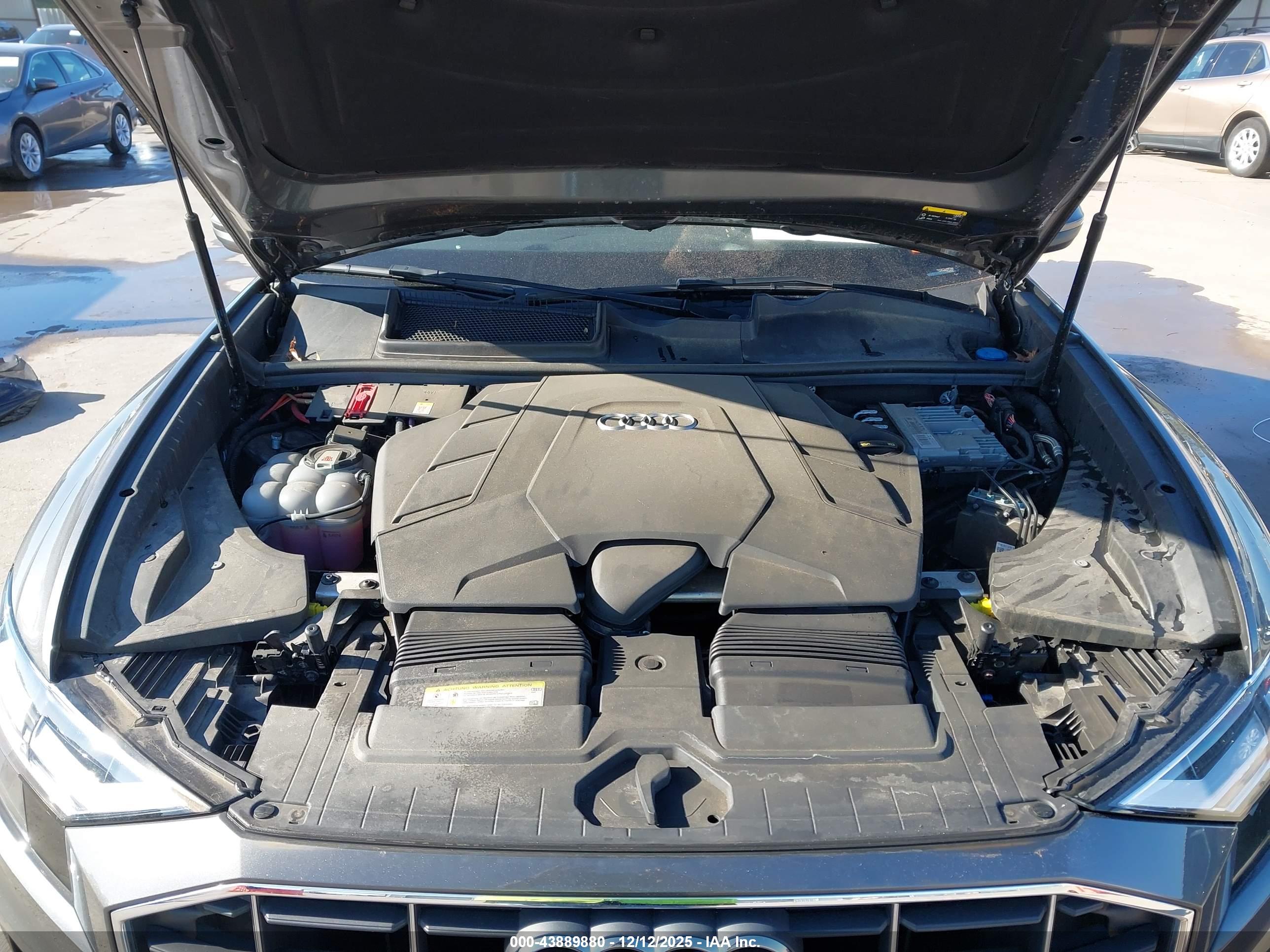 AUDI Q8 image 10