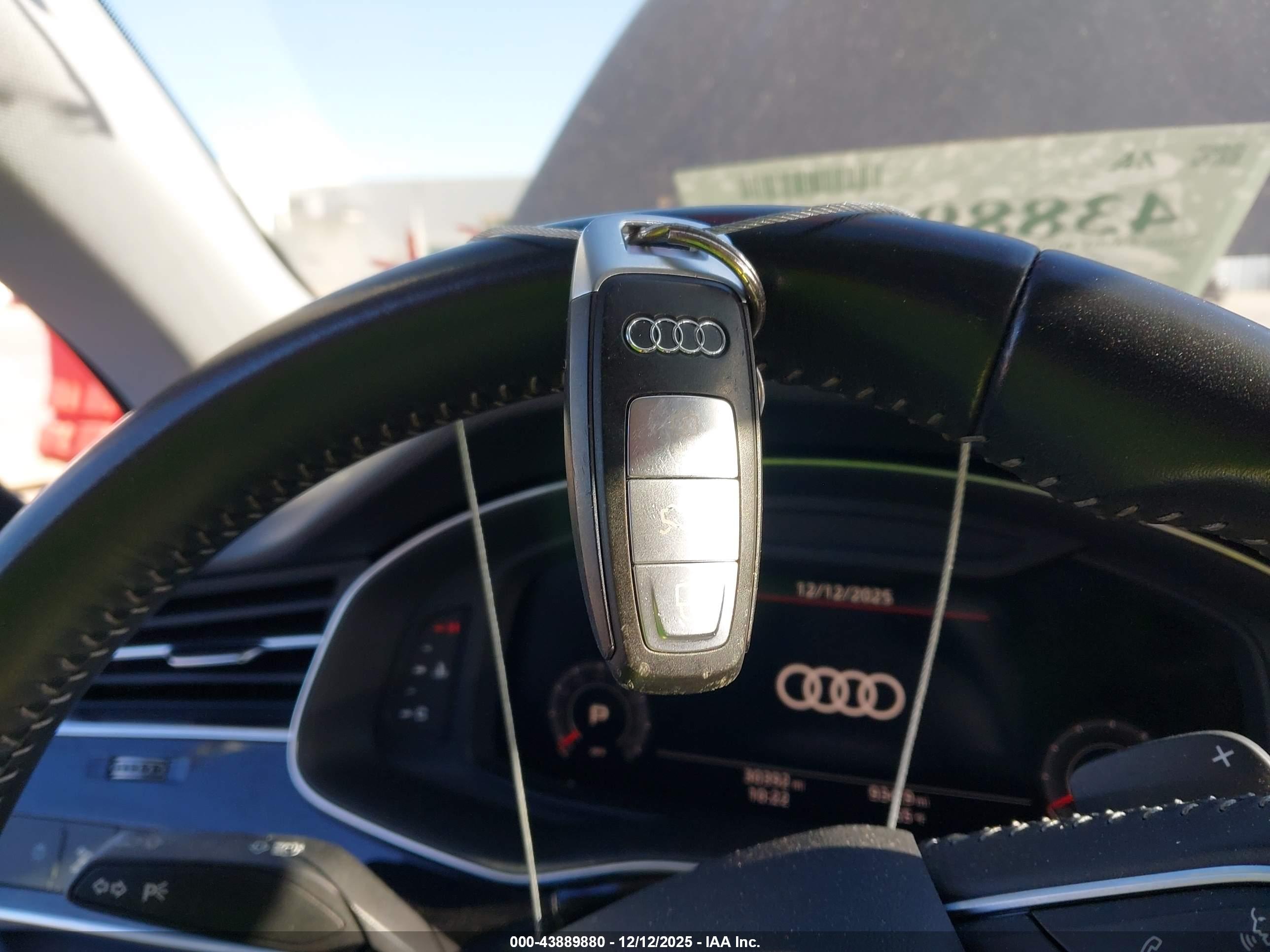 AUDI Q8 image 11