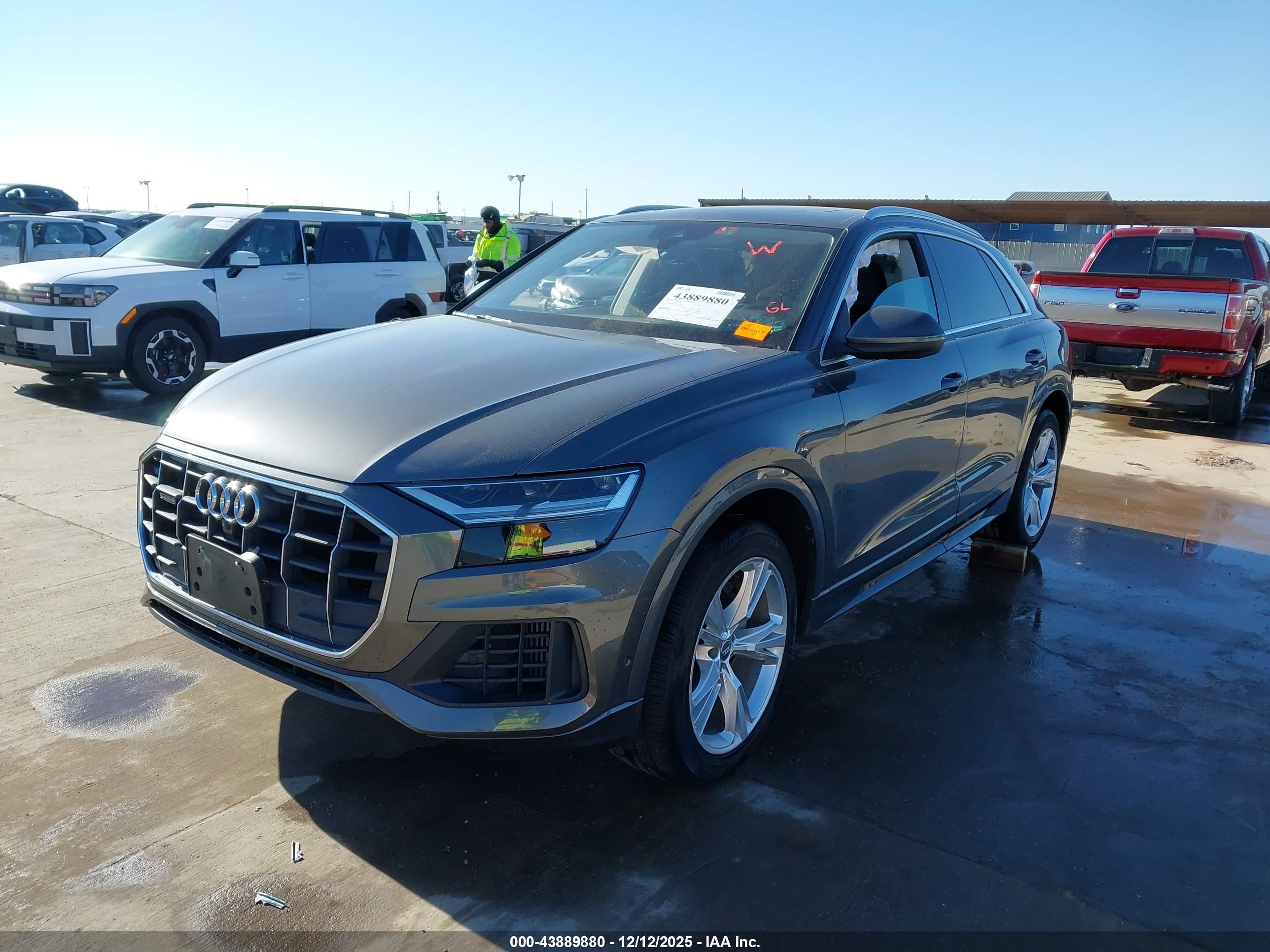 AUDI Q8 image 2