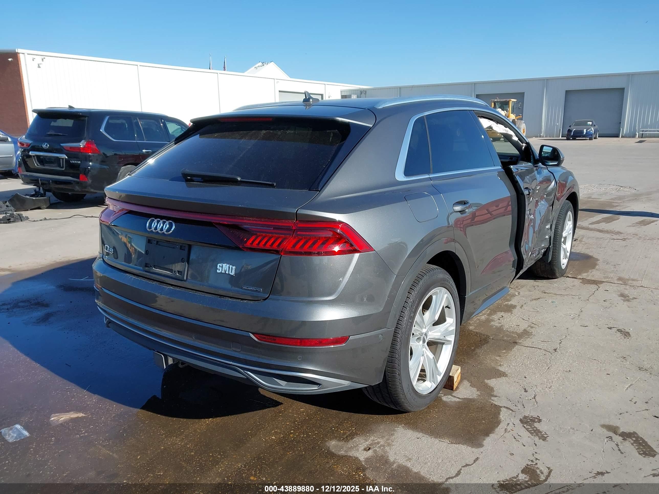 AUDI Q8 image 4