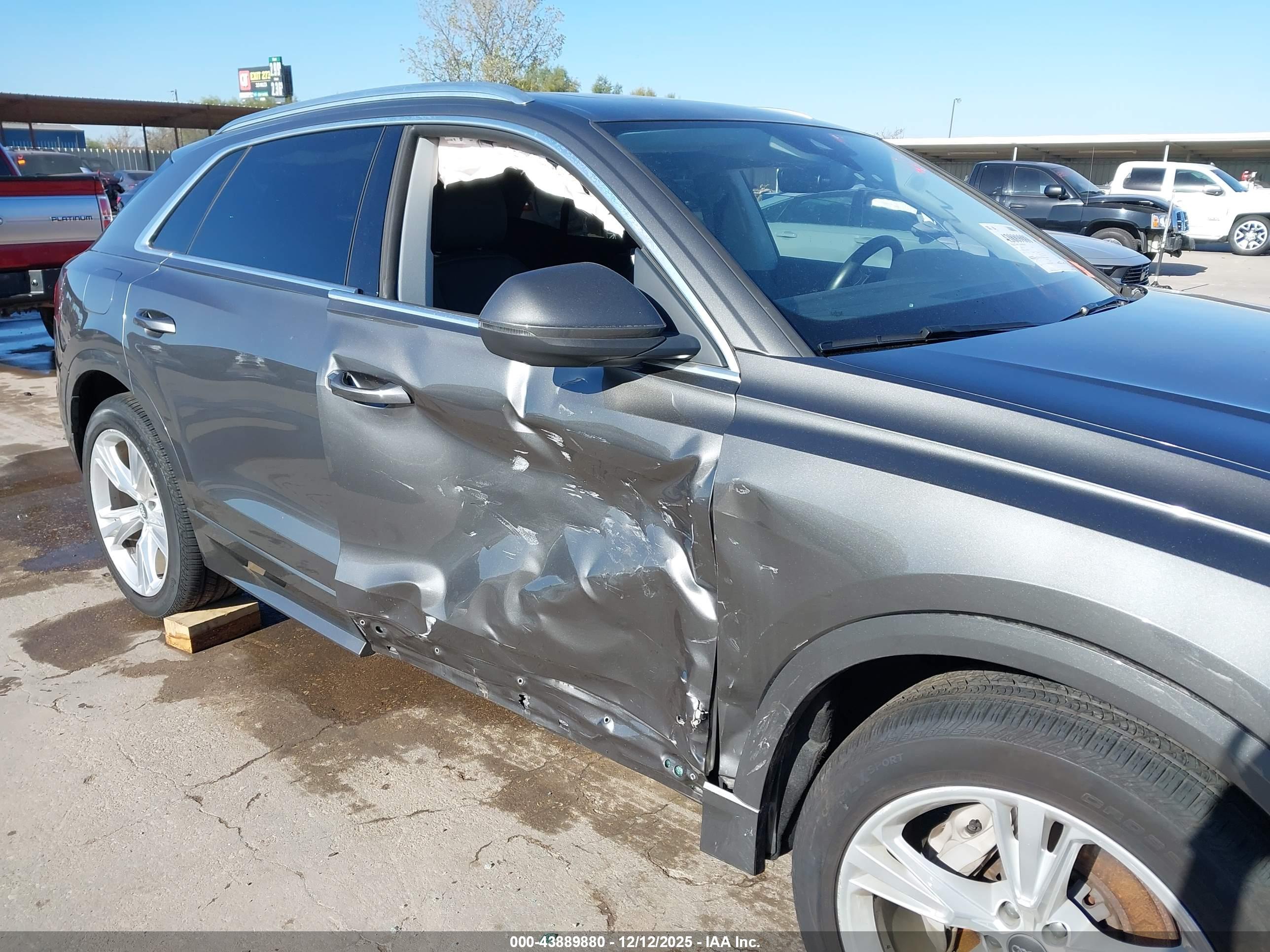 AUDI Q8 image 6