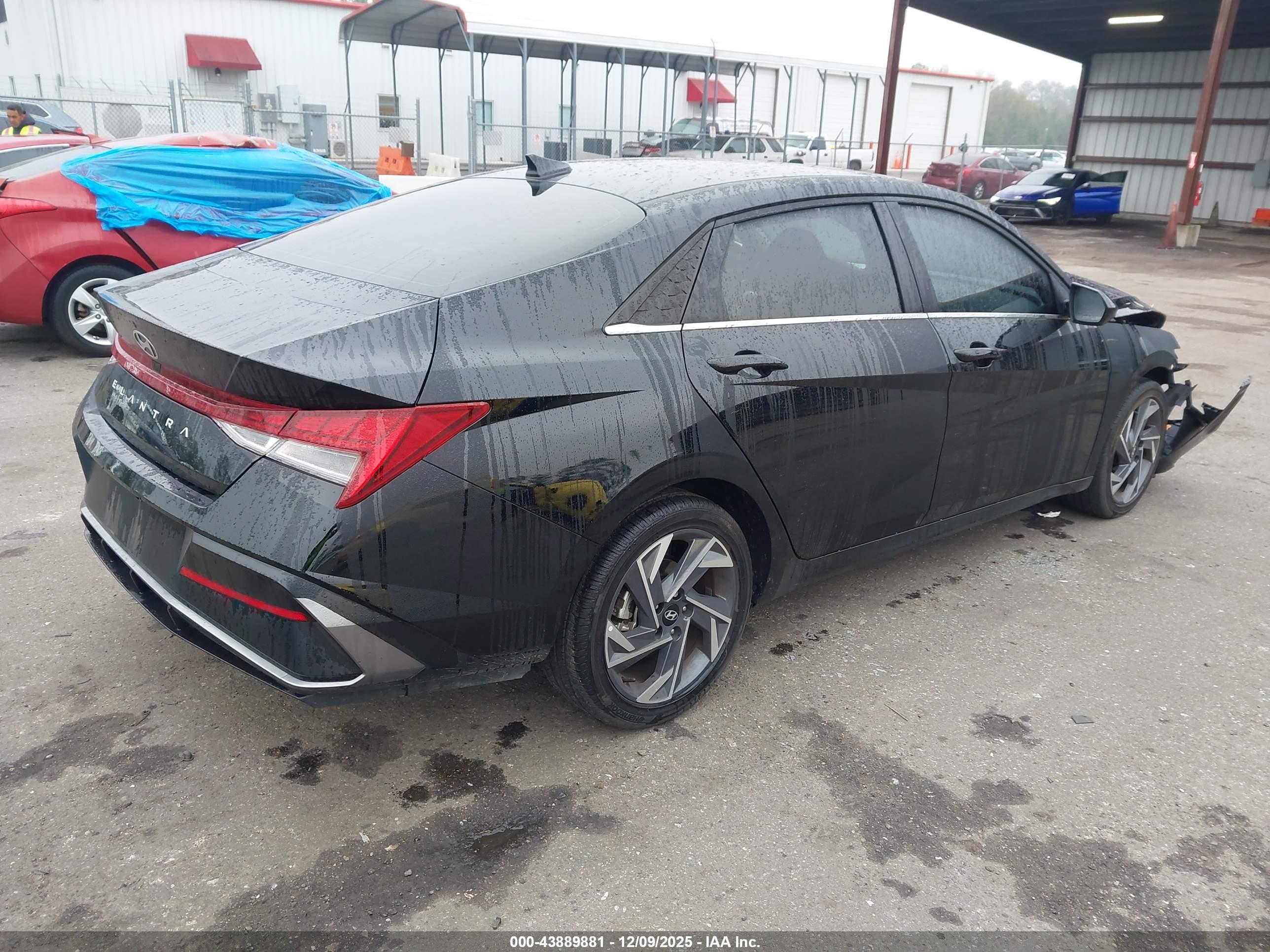 HYUNDAI ELANTRA image 4