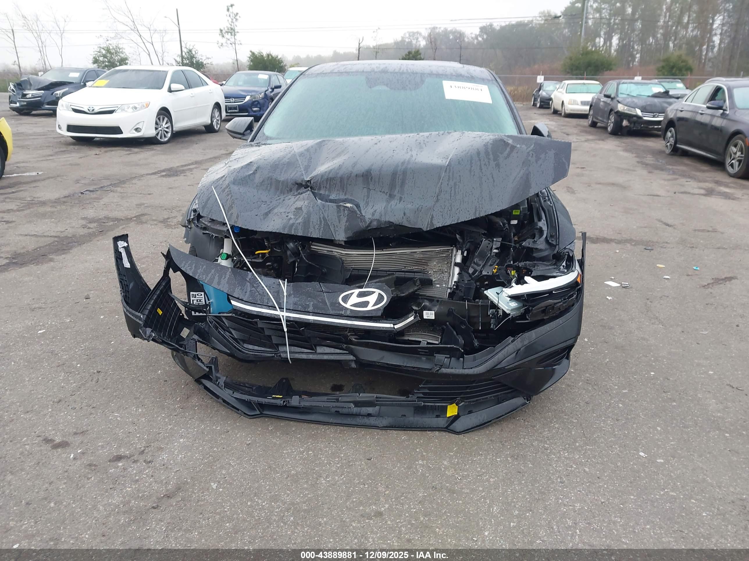 HYUNDAI ELANTRA image 6