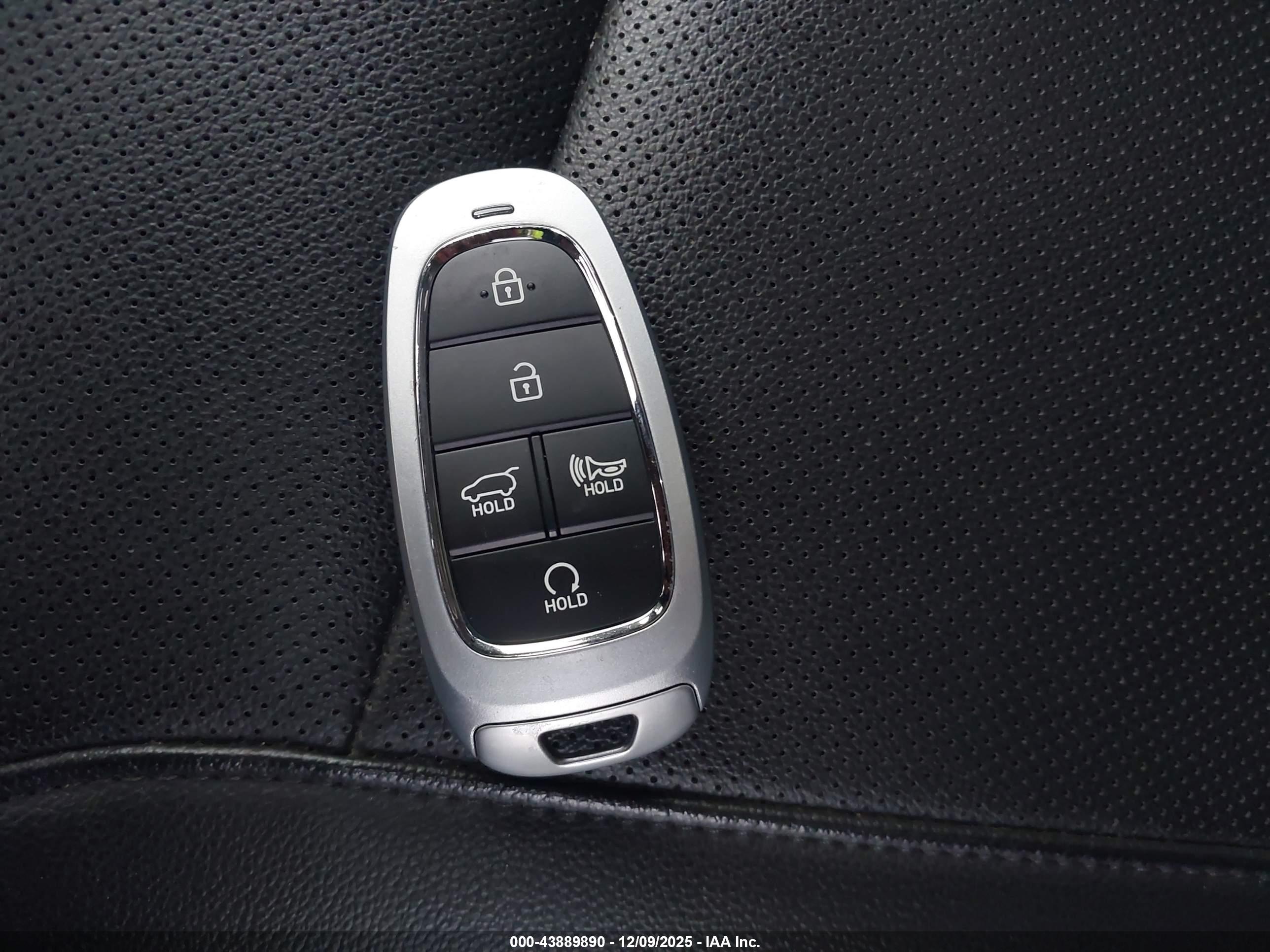HYUNDAI TUCSON image 11