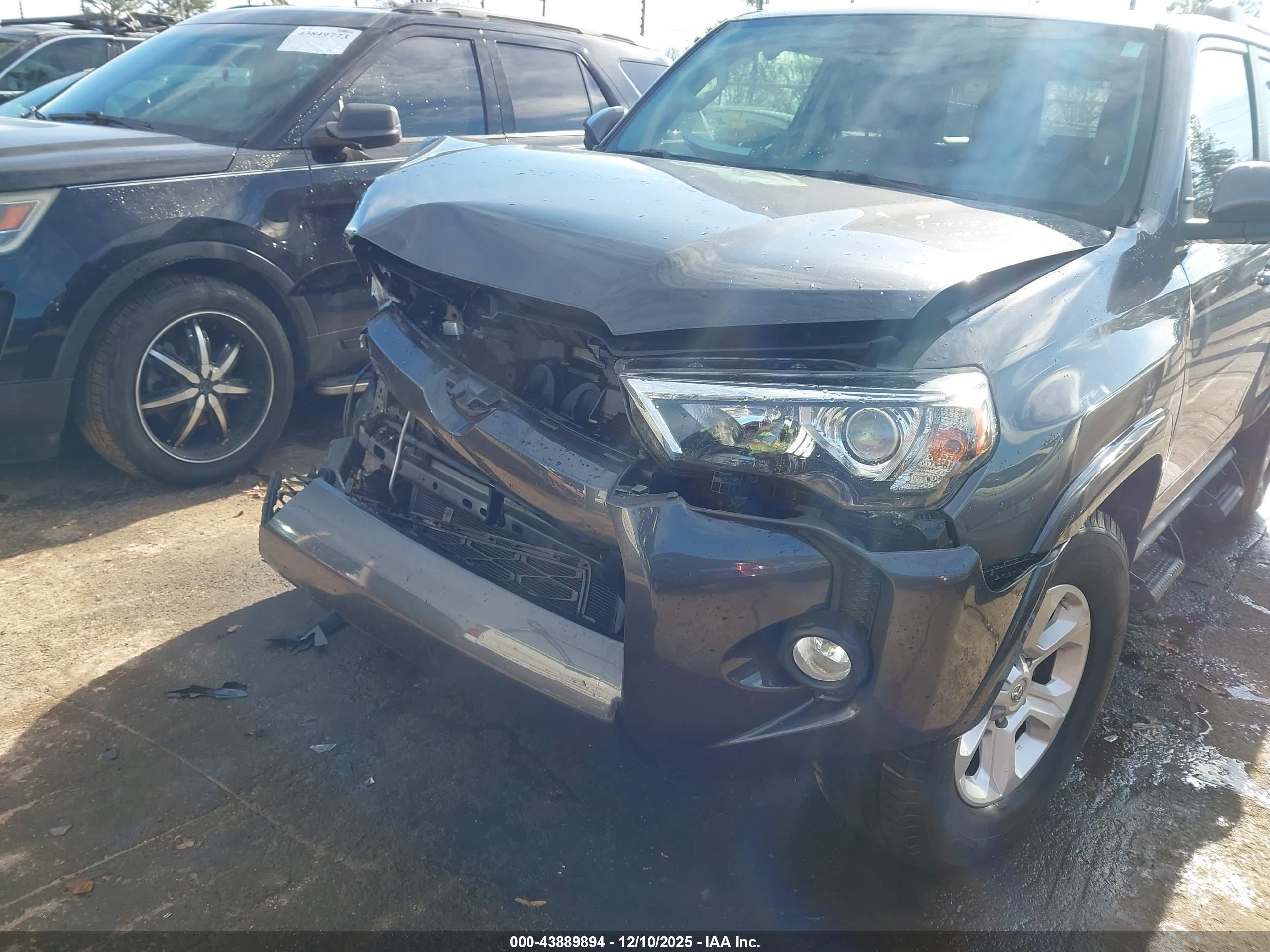 TOYOTA 4RUNNER image 6