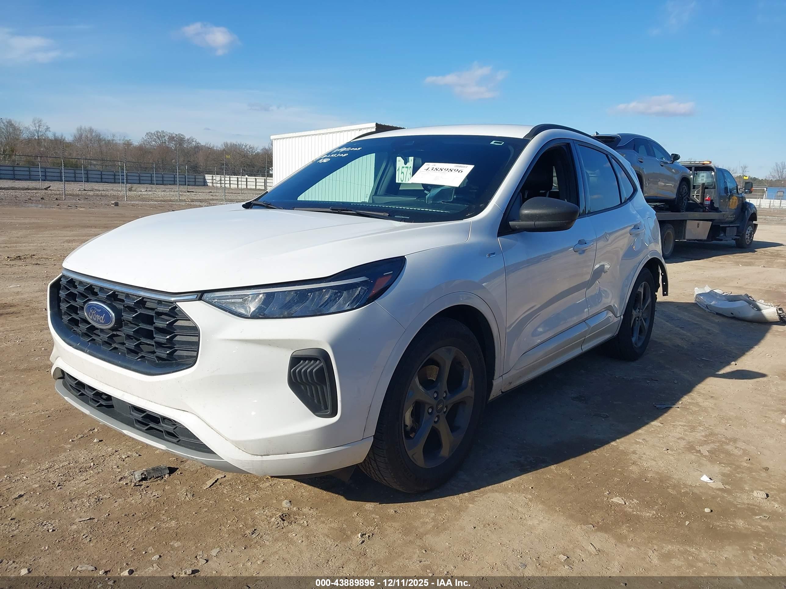 FORD ESCAPE image 2