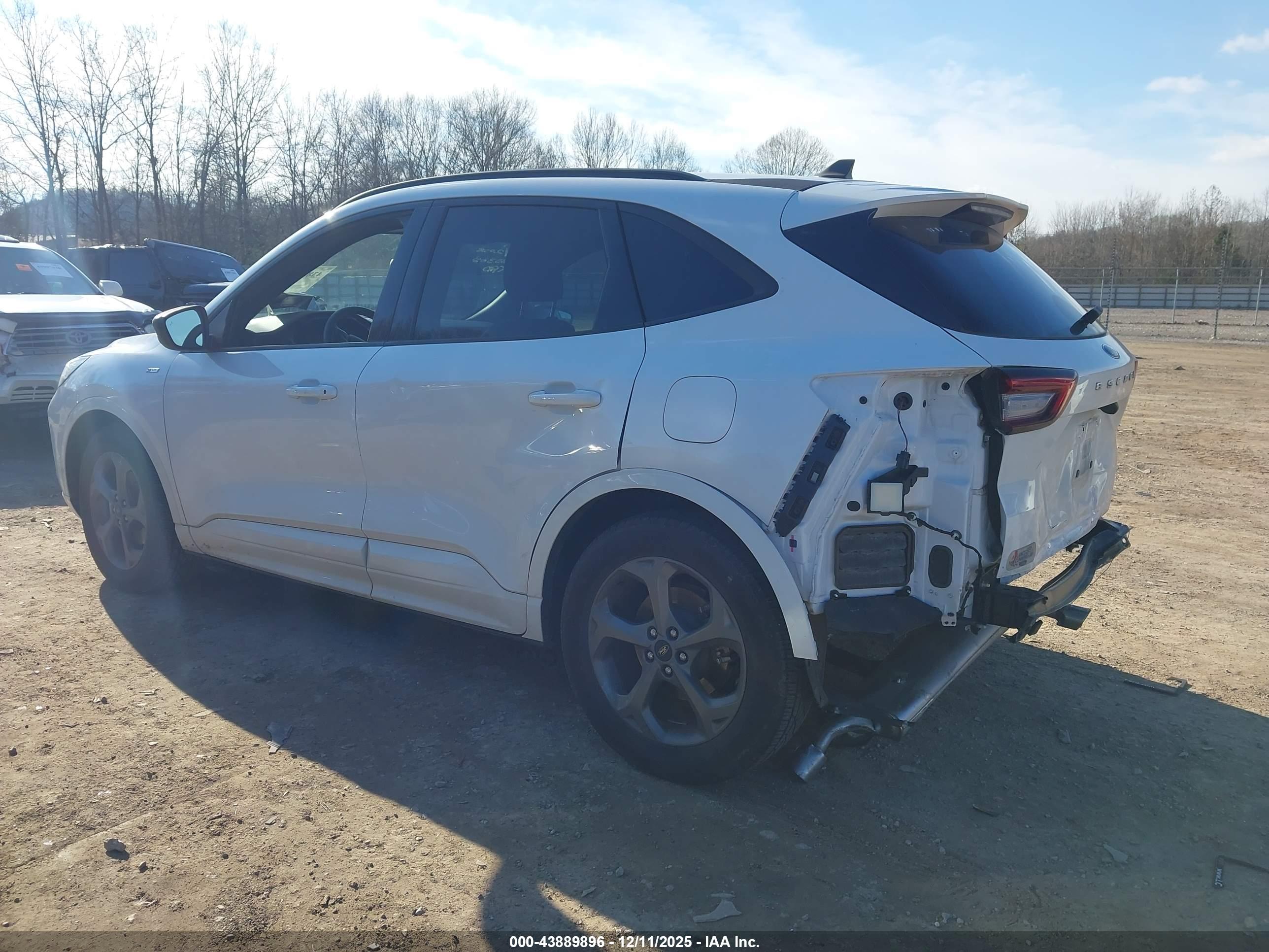FORD ESCAPE image 3