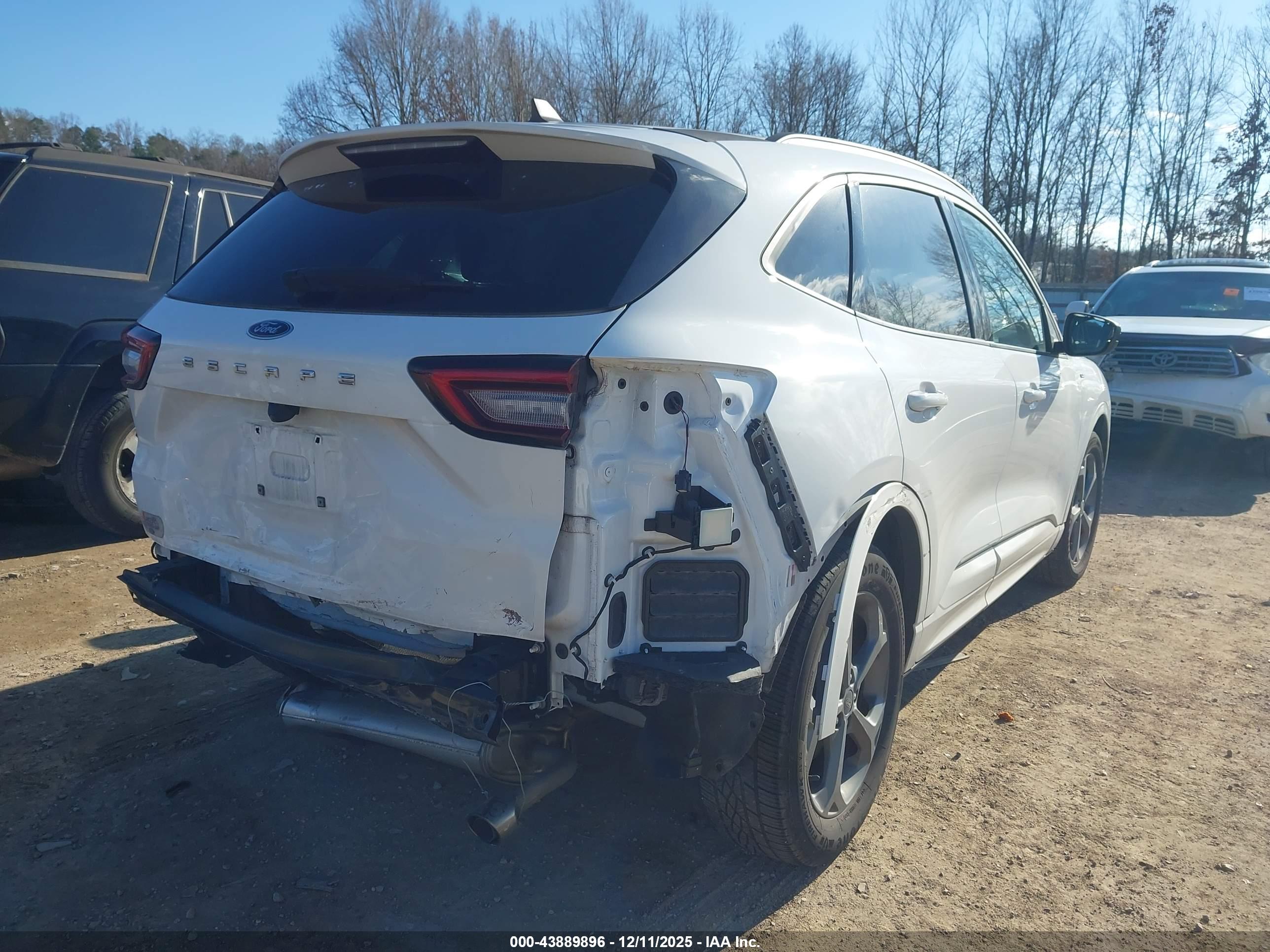FORD ESCAPE image 4