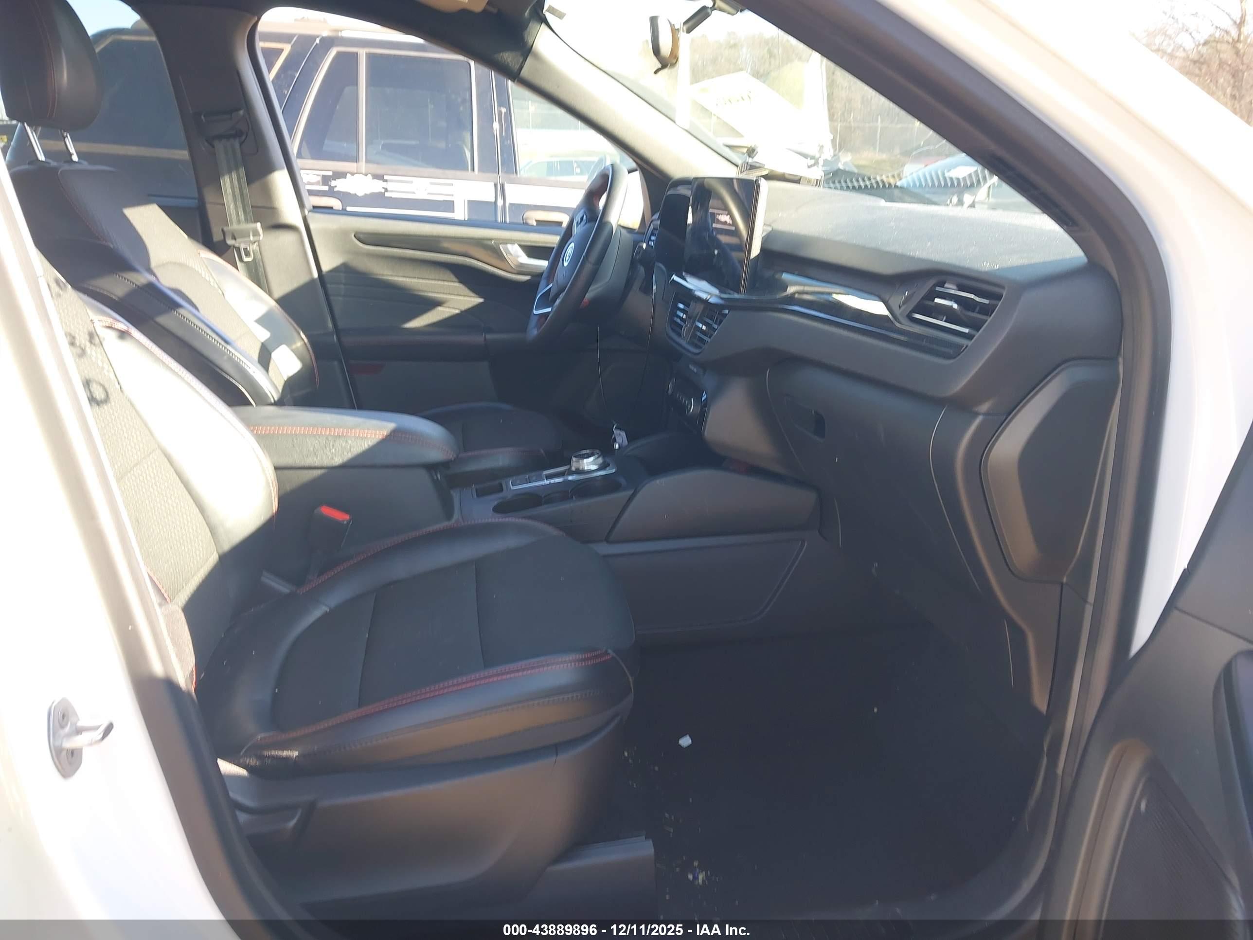 FORD ESCAPE image 5