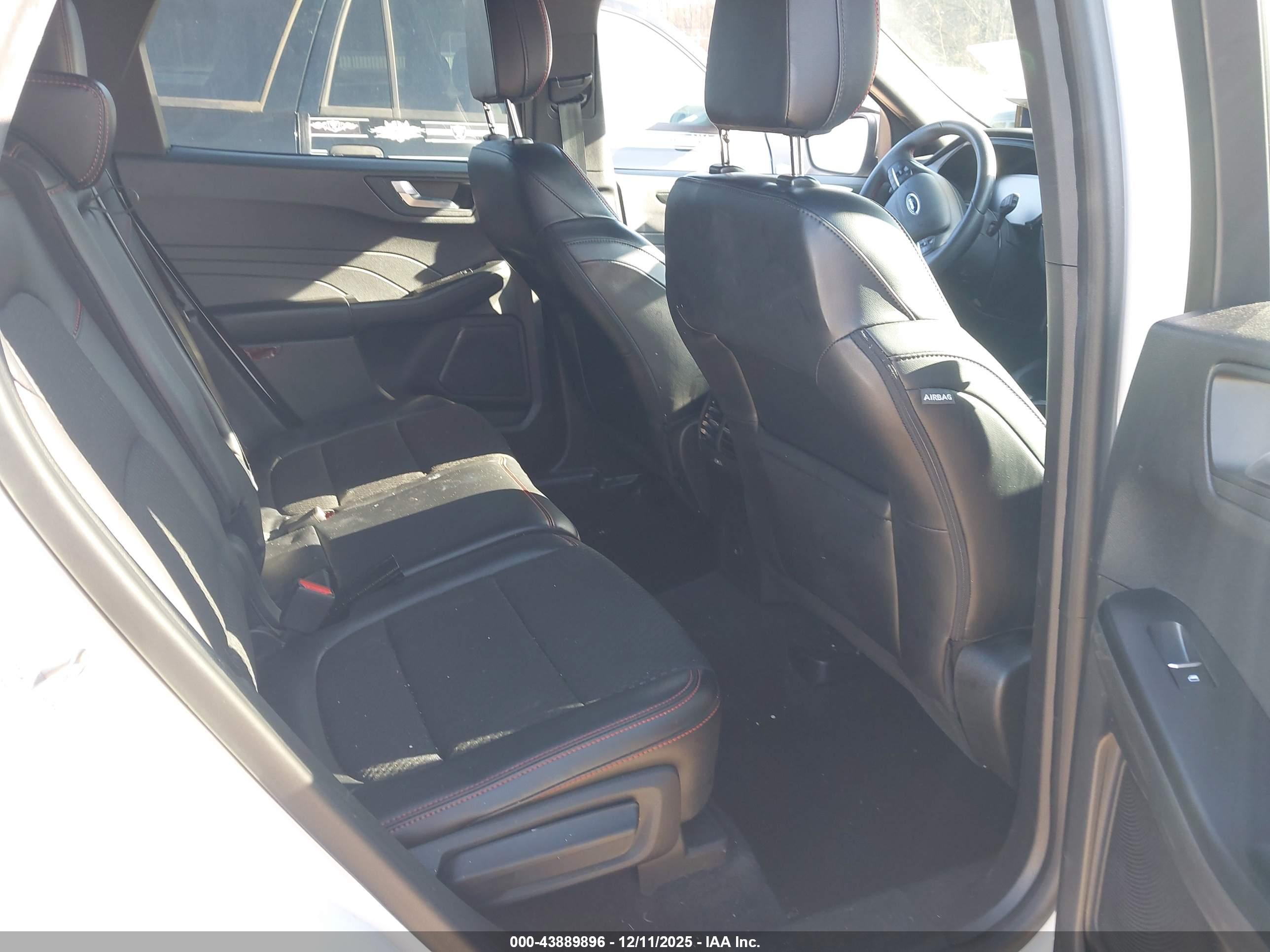 FORD ESCAPE image 8