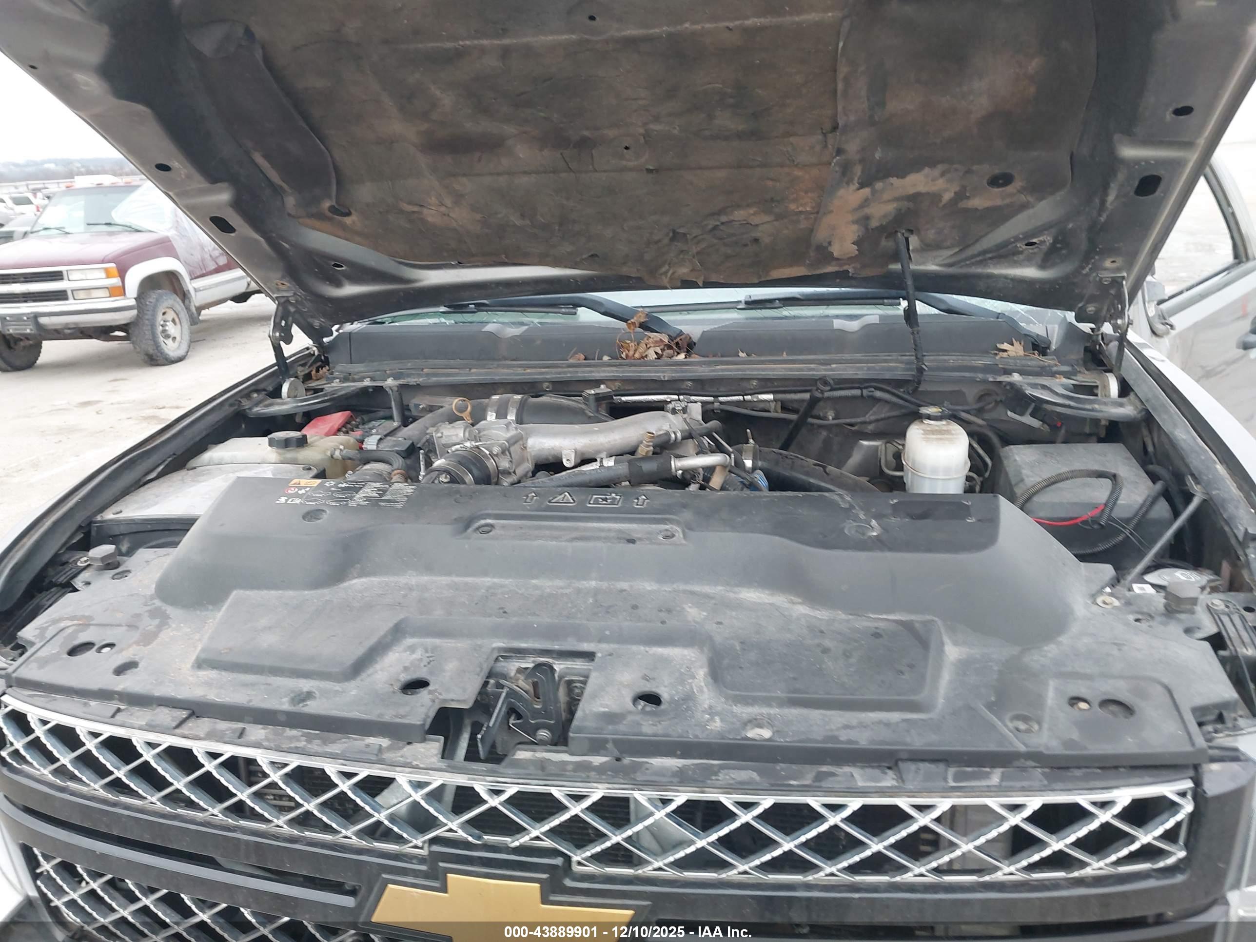 CHEVROLET SILVERADO image 10