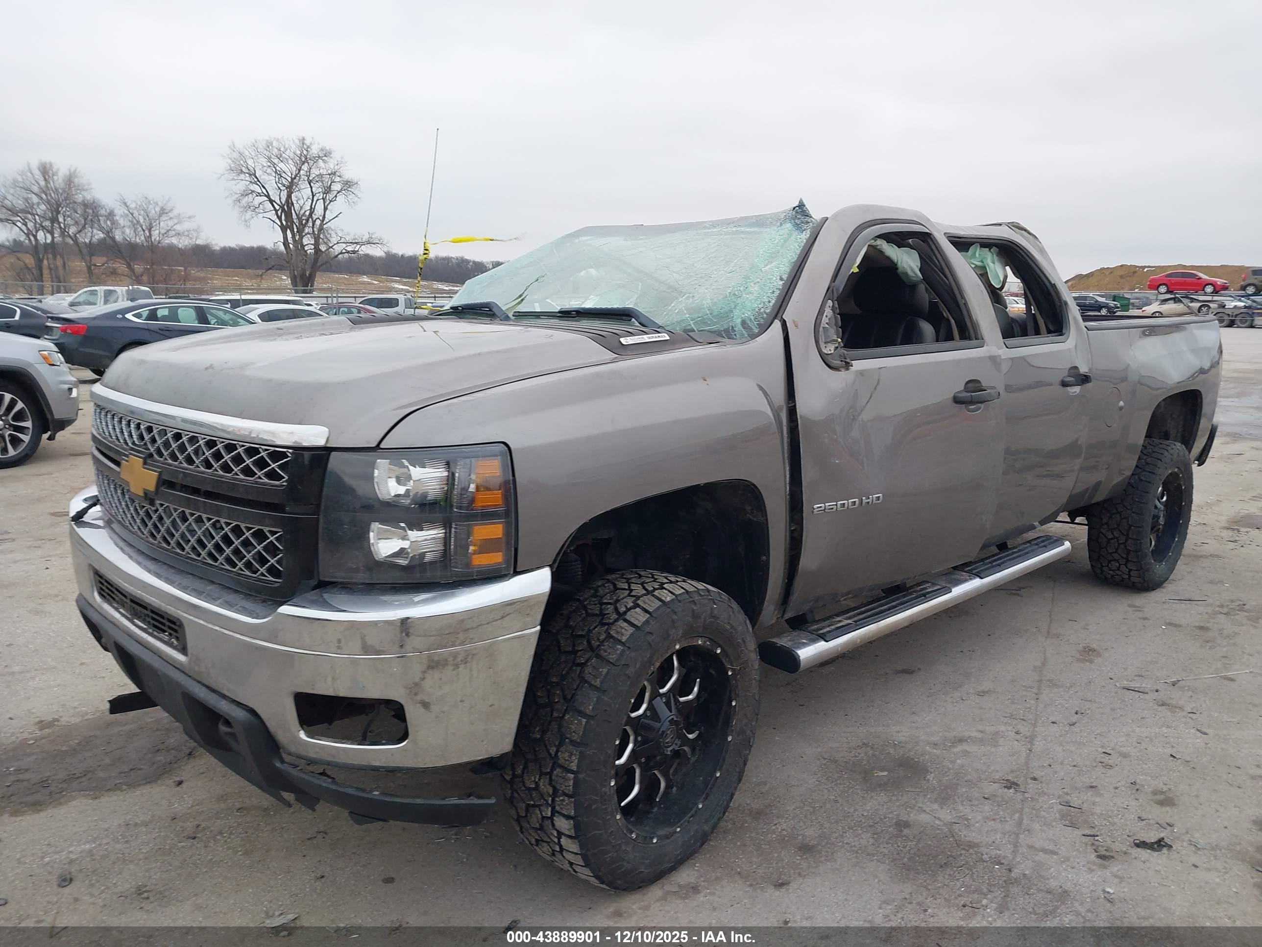 CHEVROLET SILVERADO image 2