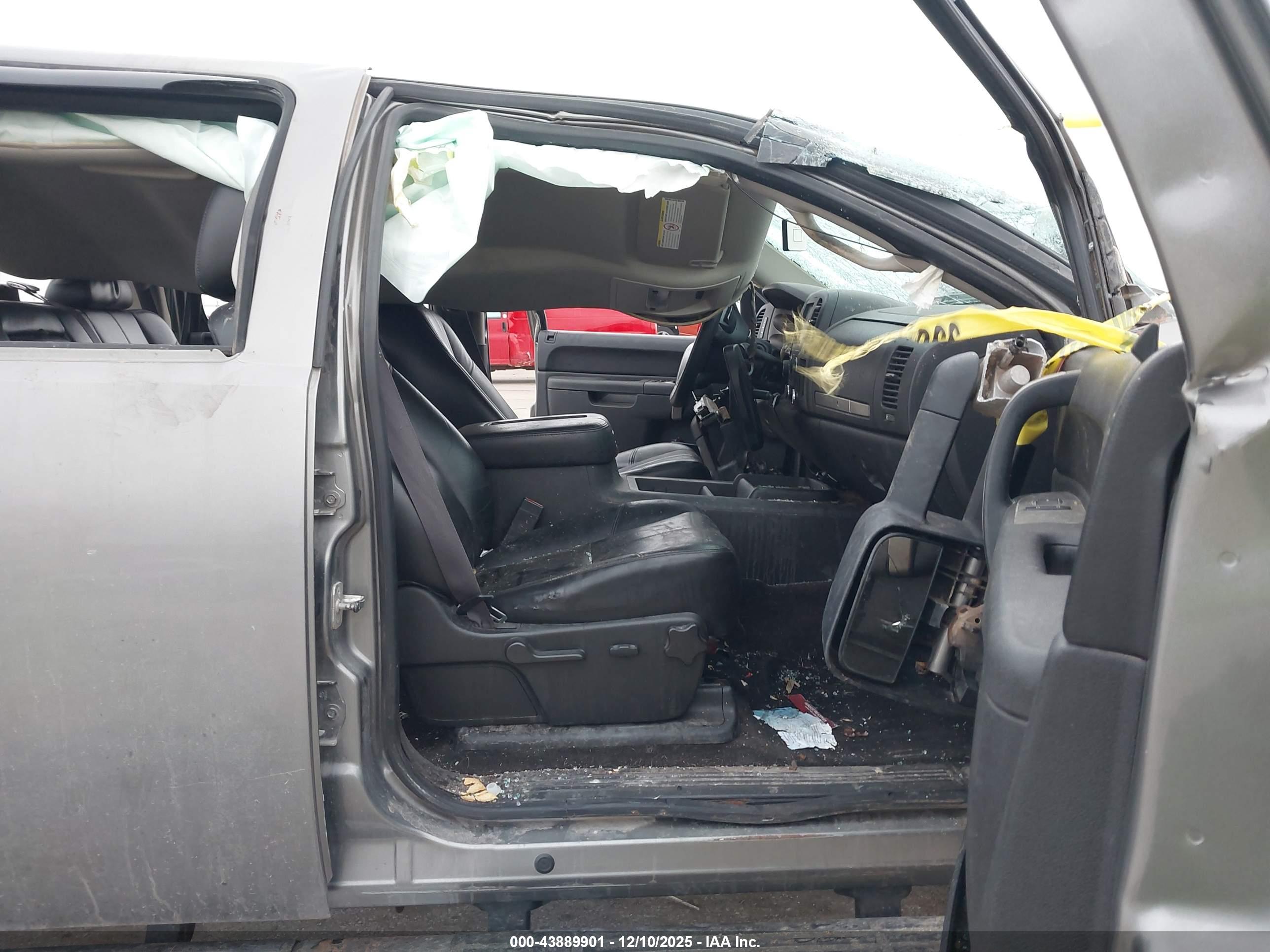 CHEVROLET SILVERADO image 5
