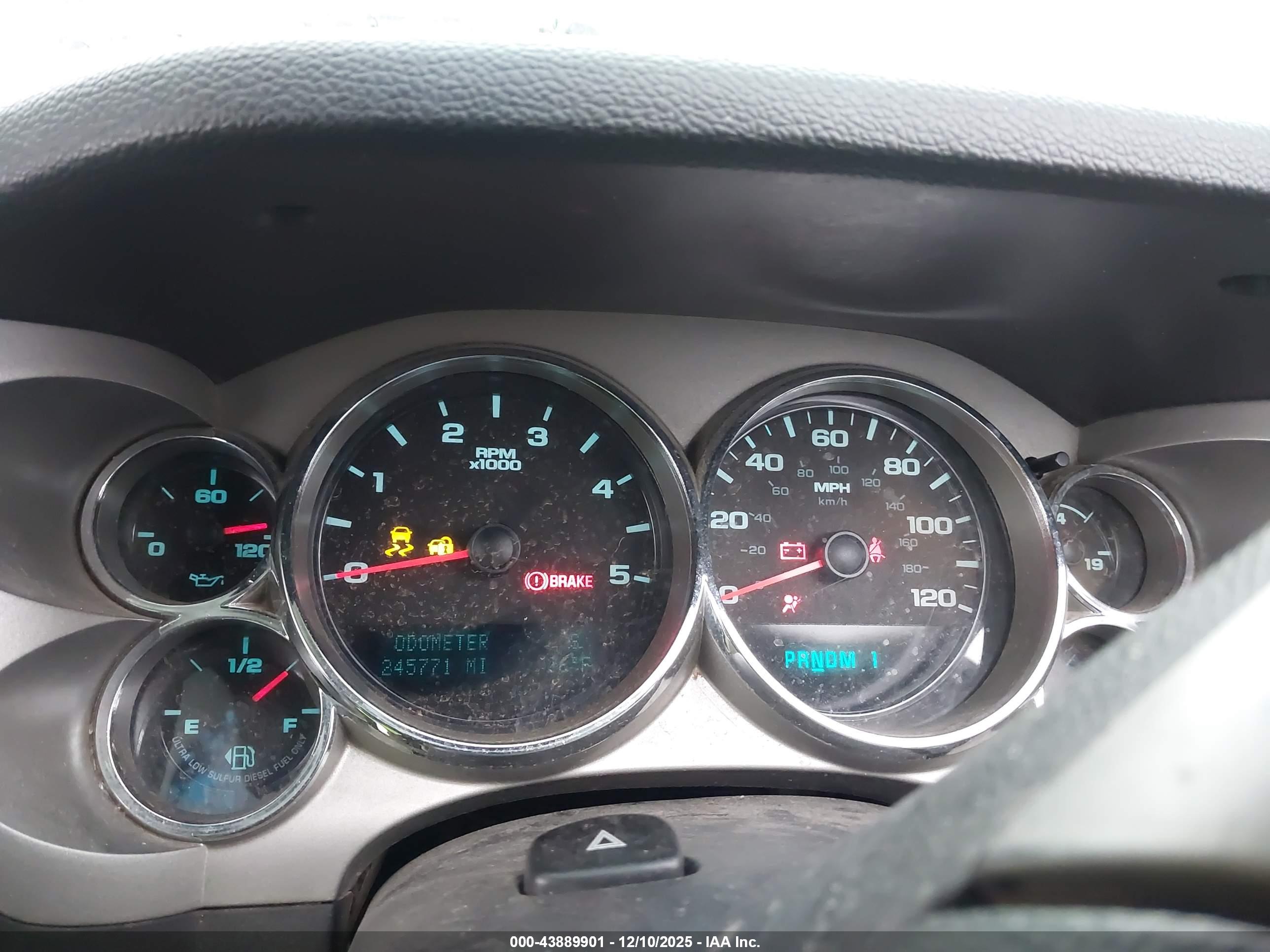 CHEVROLET SILVERADO image 7