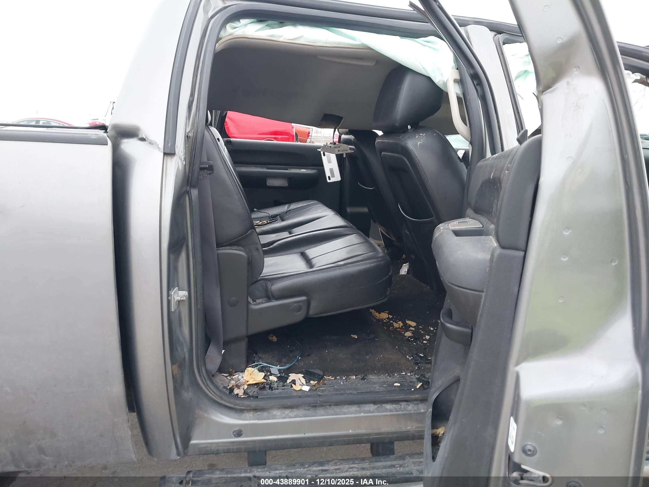 CHEVROLET SILVERADO image 8