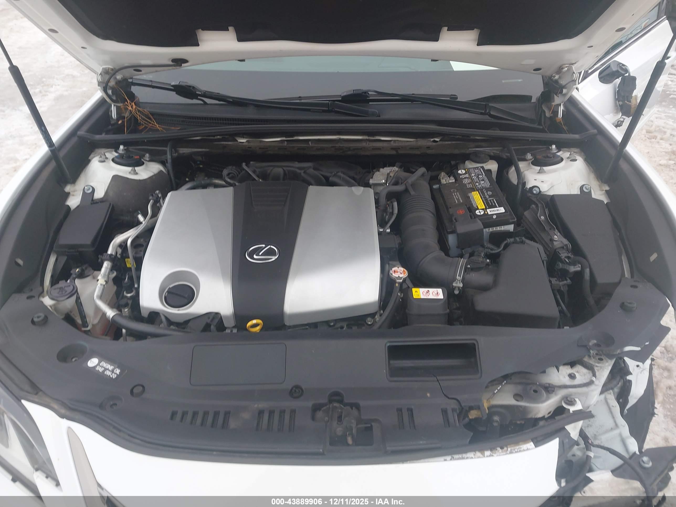 LEXUS ES image 10