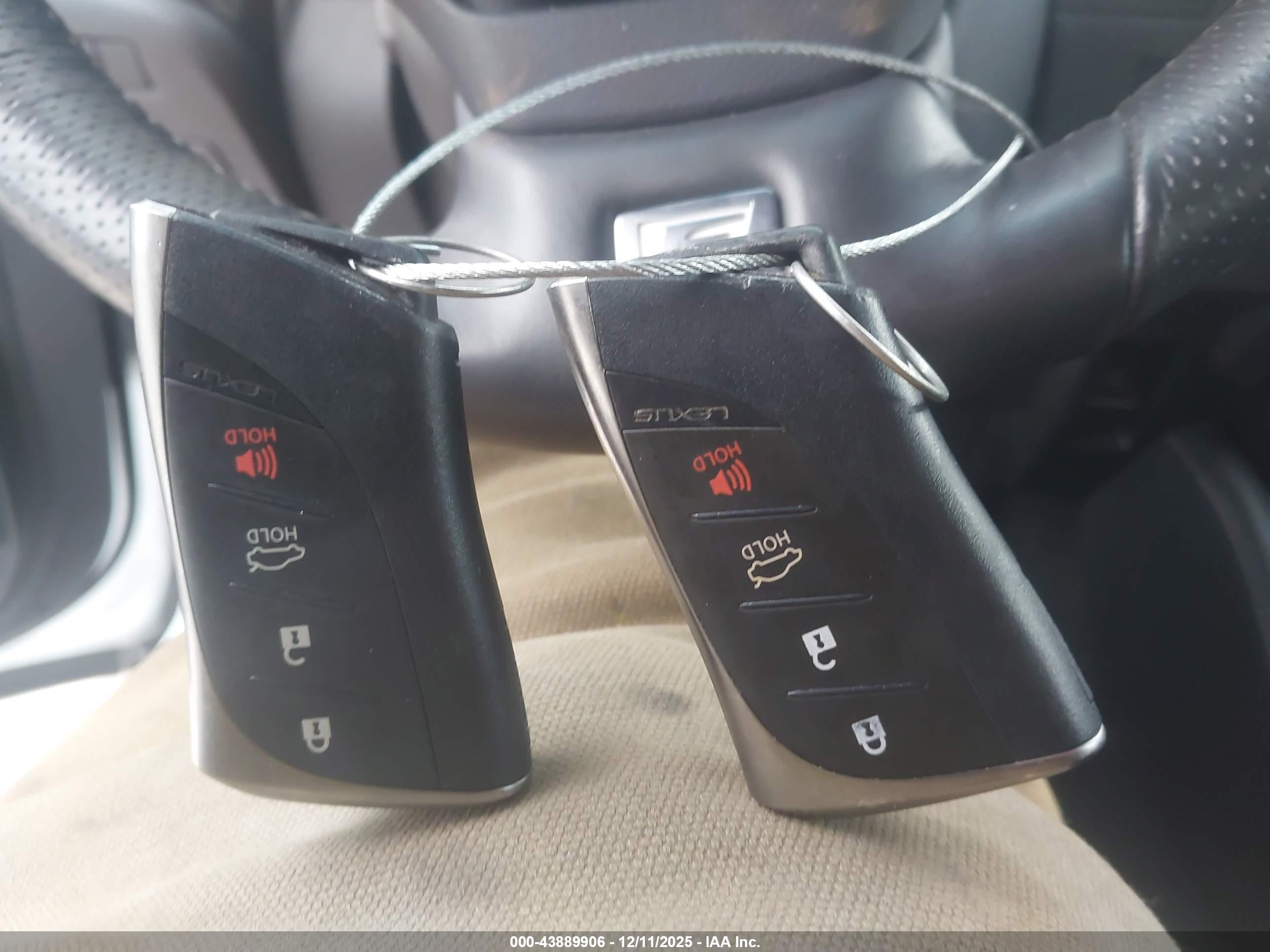 LEXUS ES image 11