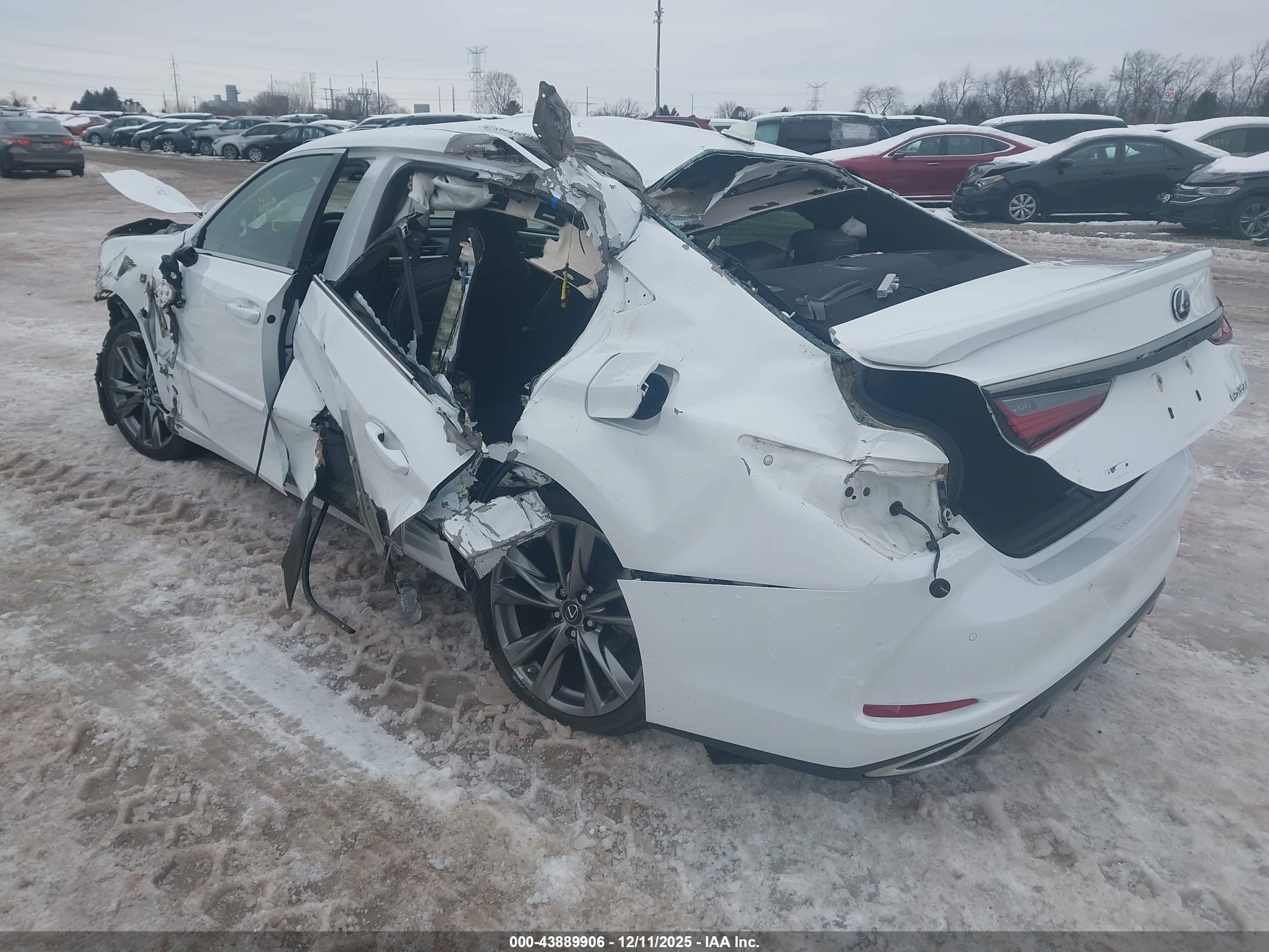 LEXUS ES image 3