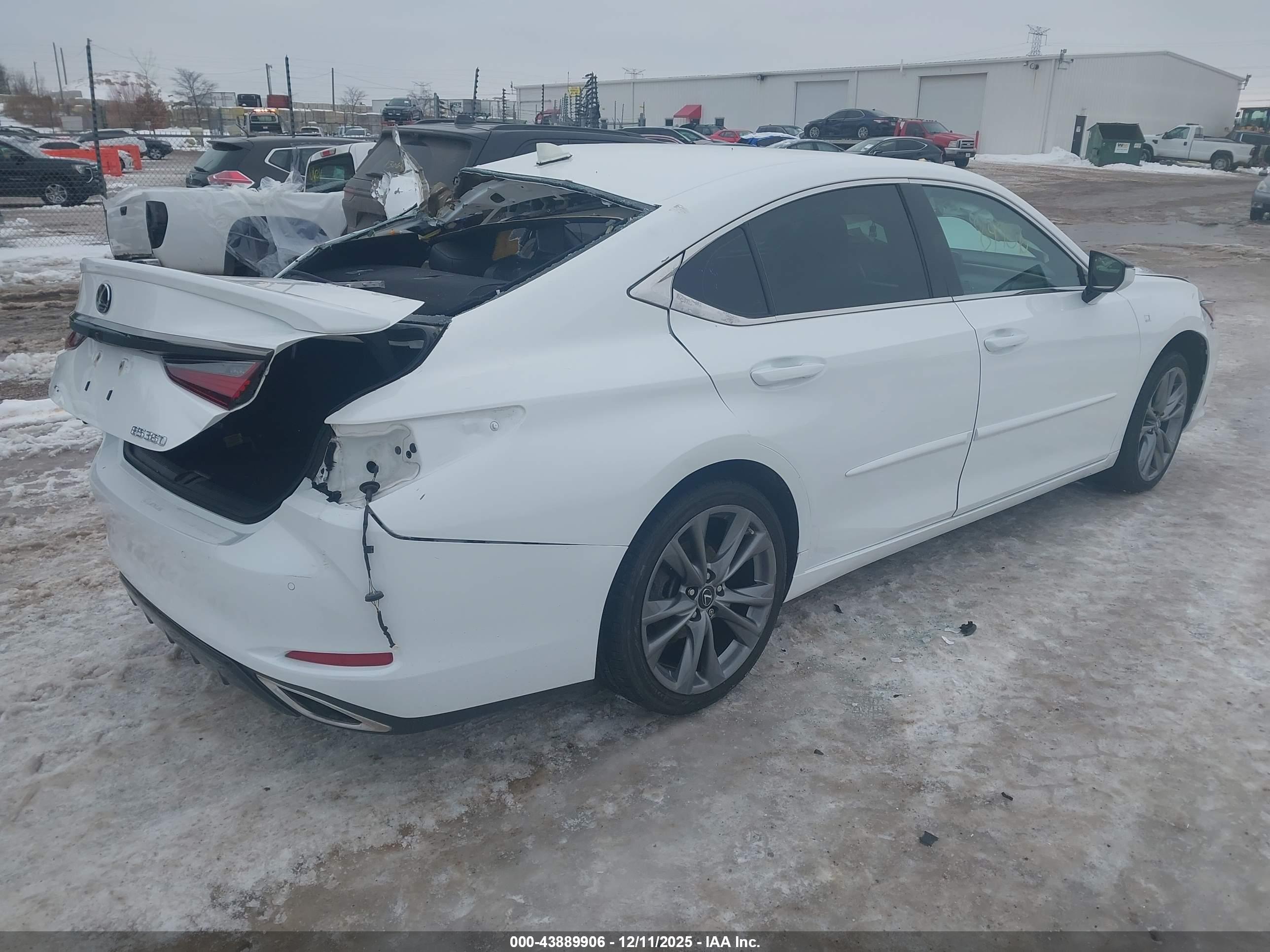 LEXUS ES image 4