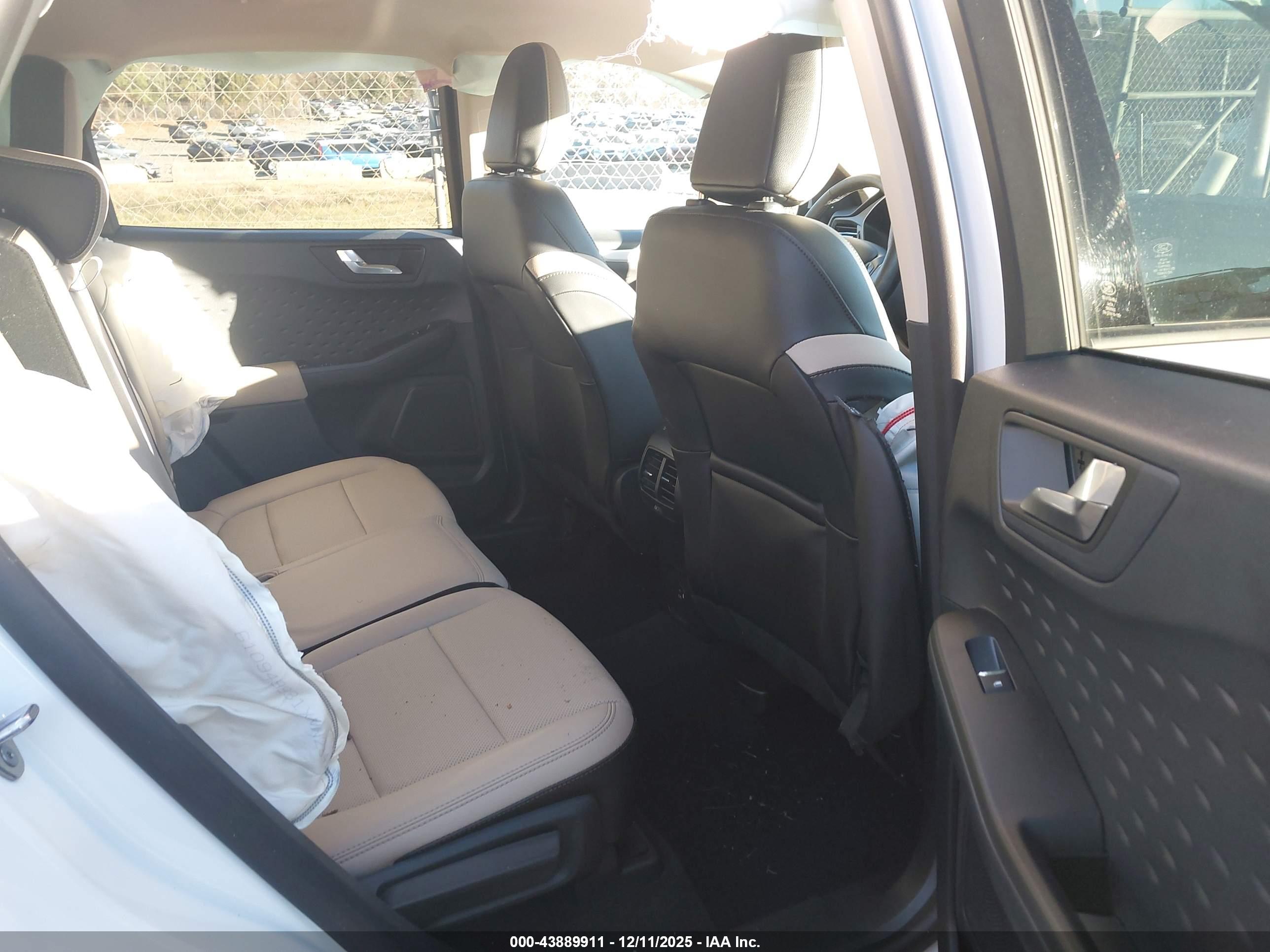 FORD ESCAPE image 8
