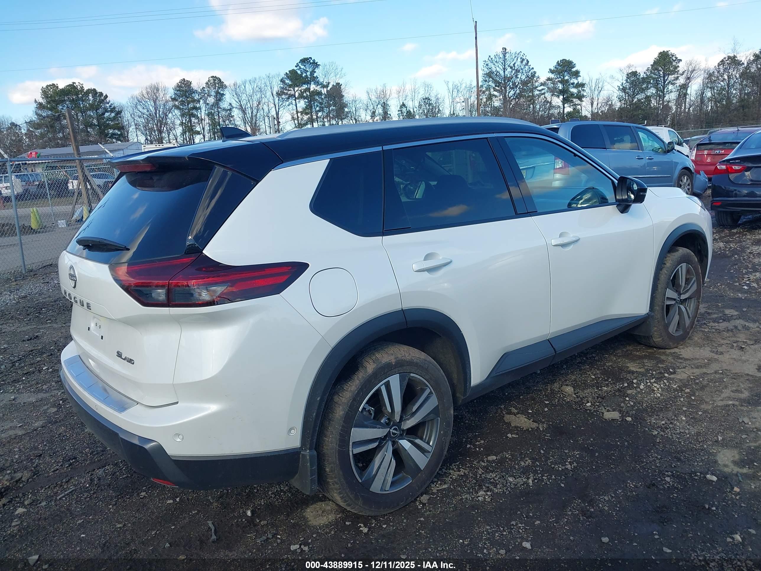 NISSAN ROGUE image 4