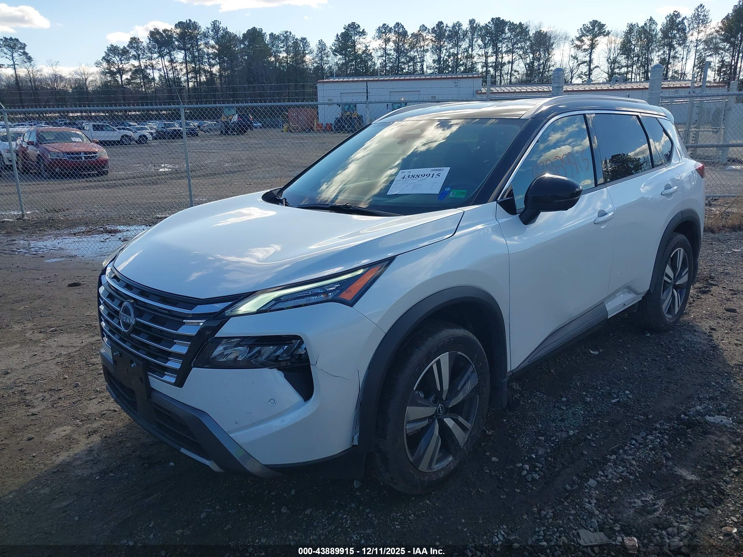 NISSAN ROGUE image 6