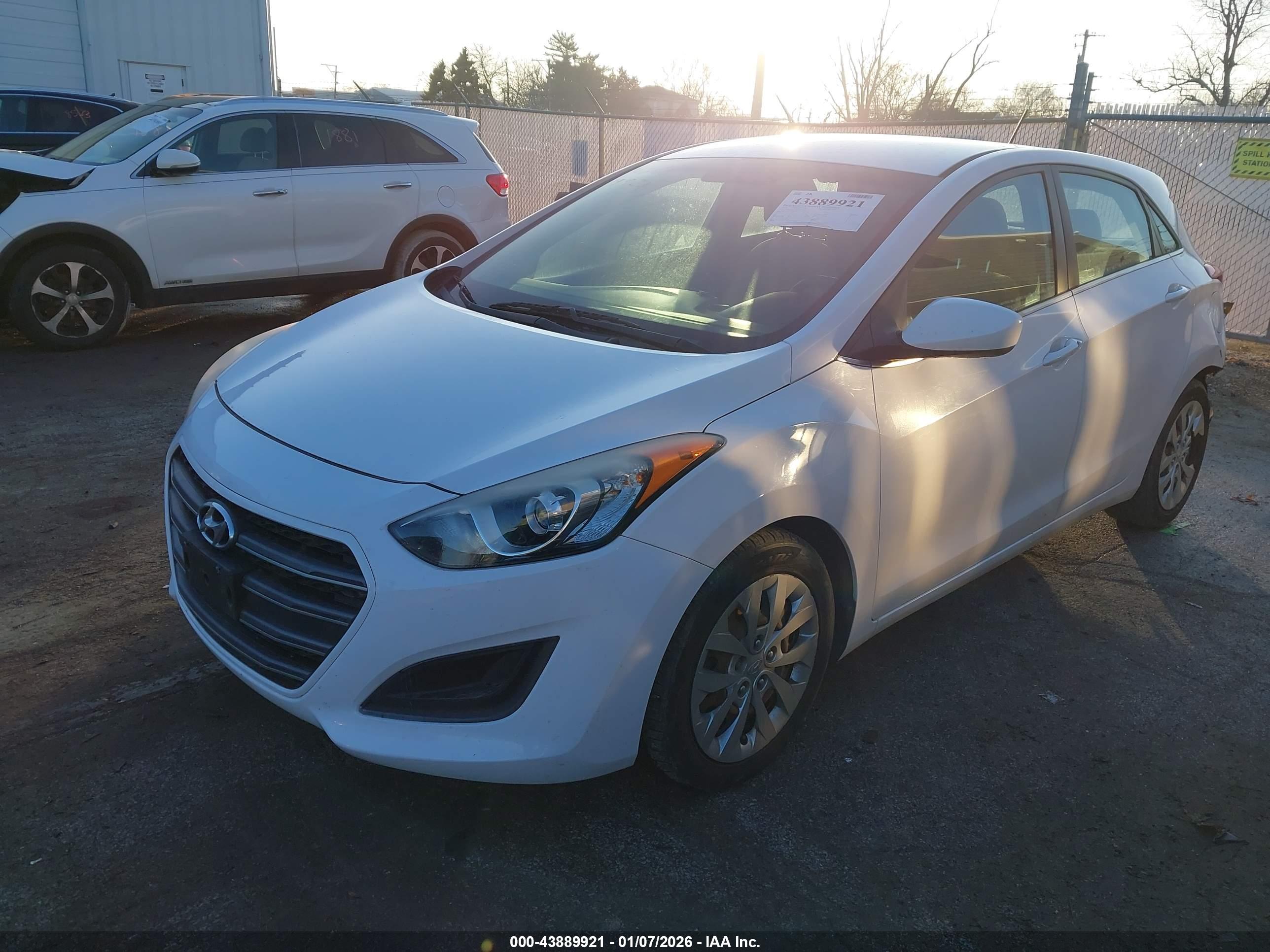 HYUNDAI ELANTRA image 2