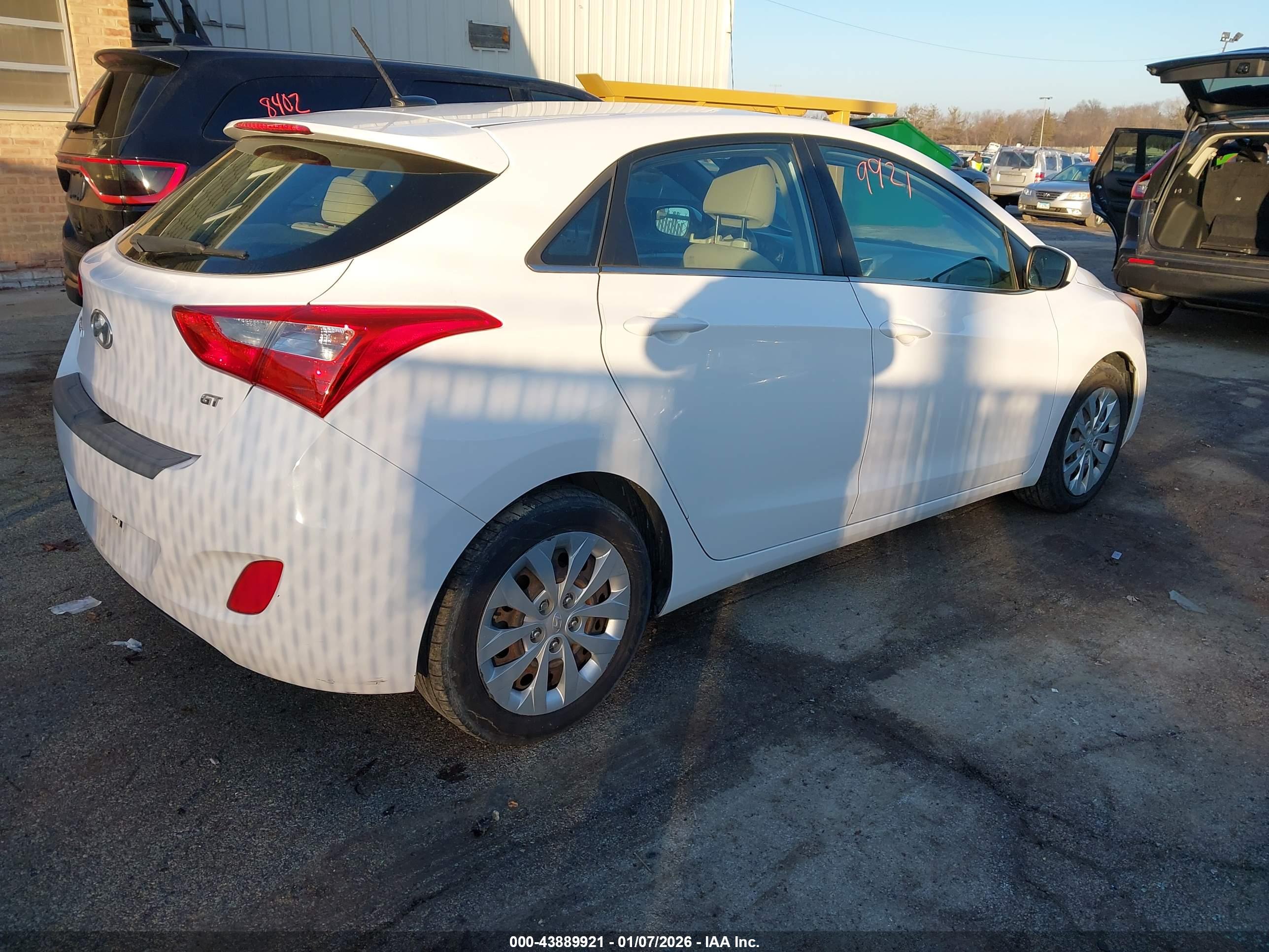 HYUNDAI ELANTRA image 4