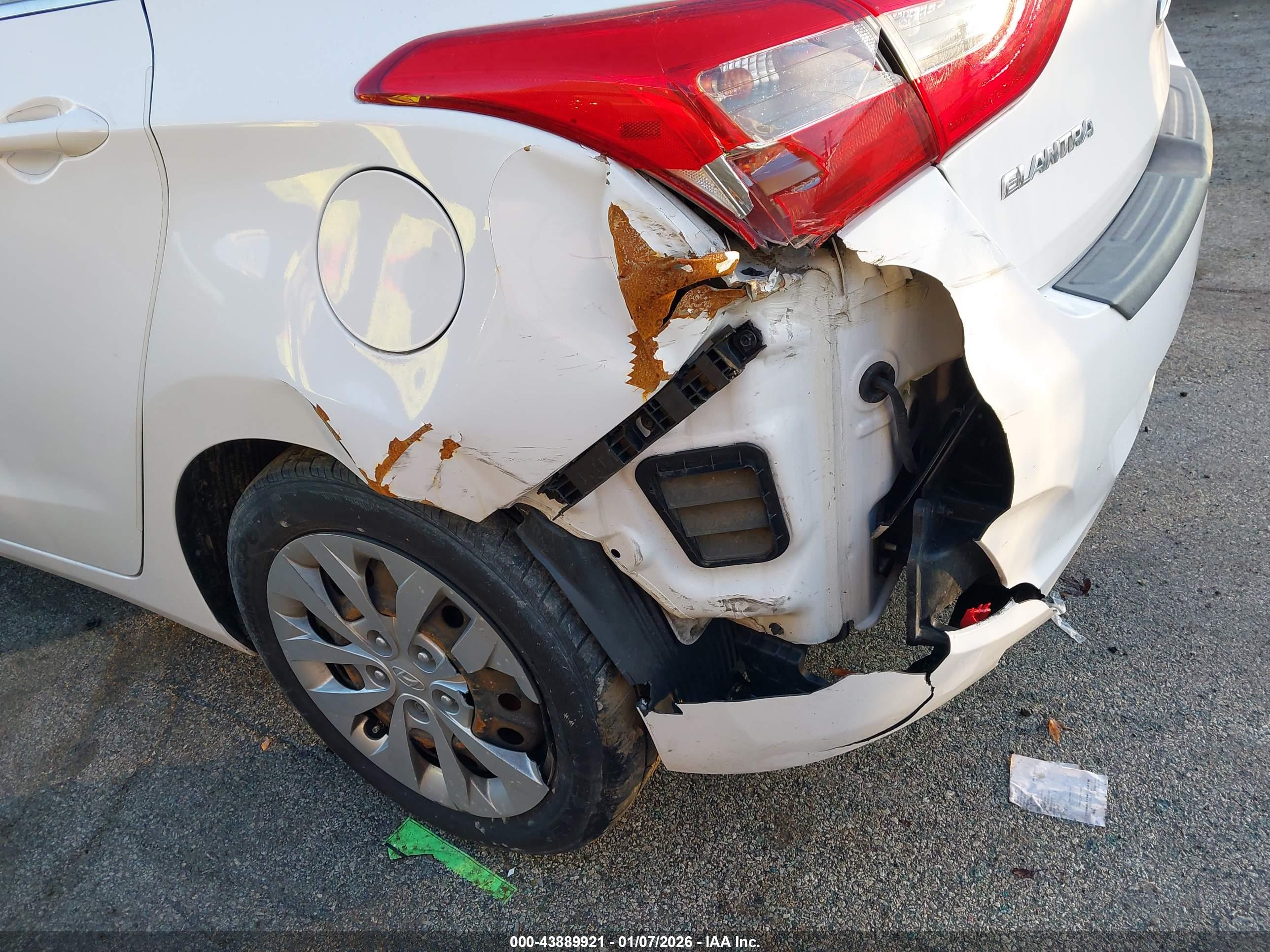 HYUNDAI ELANTRA image 6