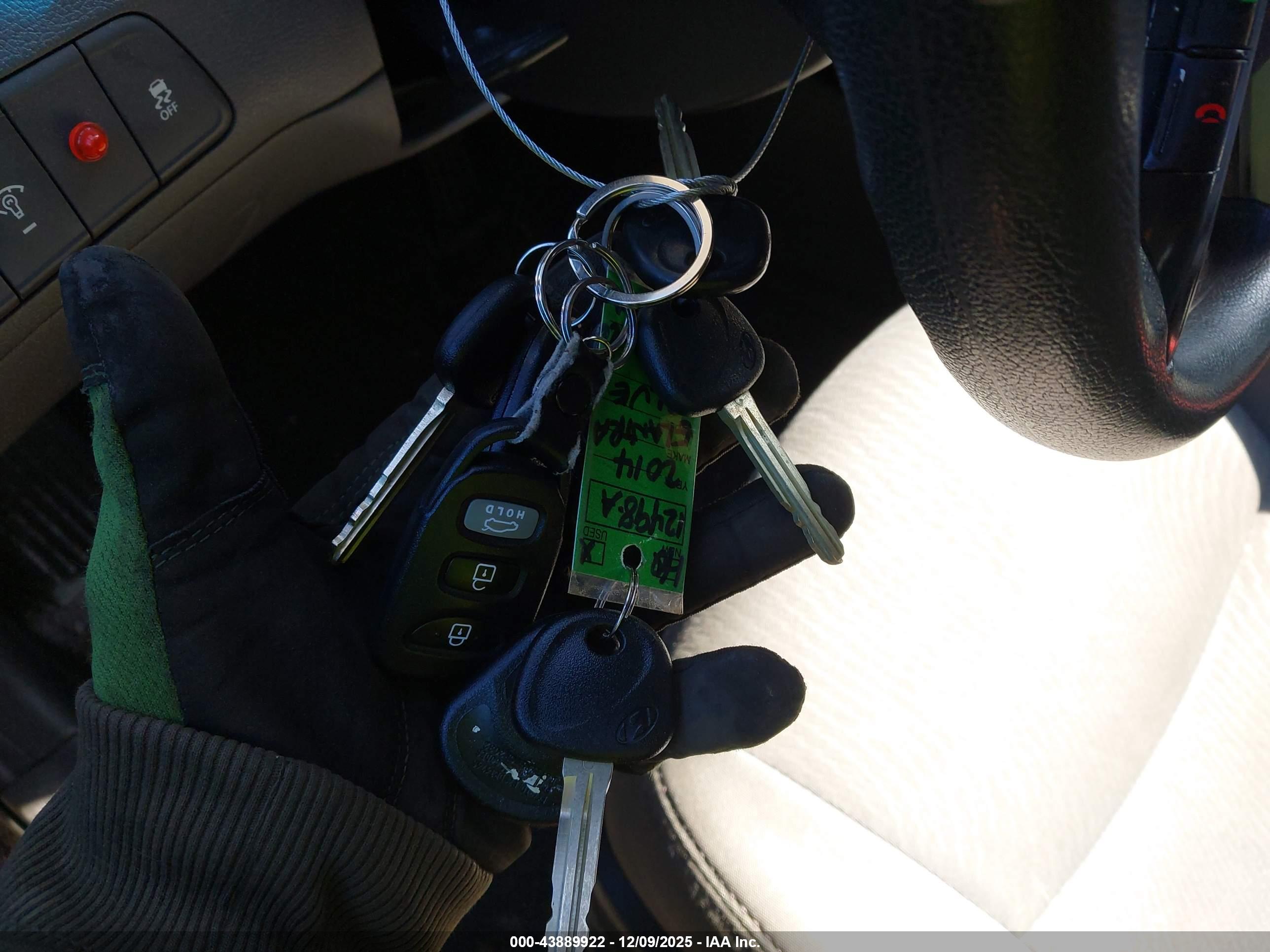 HYUNDAI ELANTRA image 11