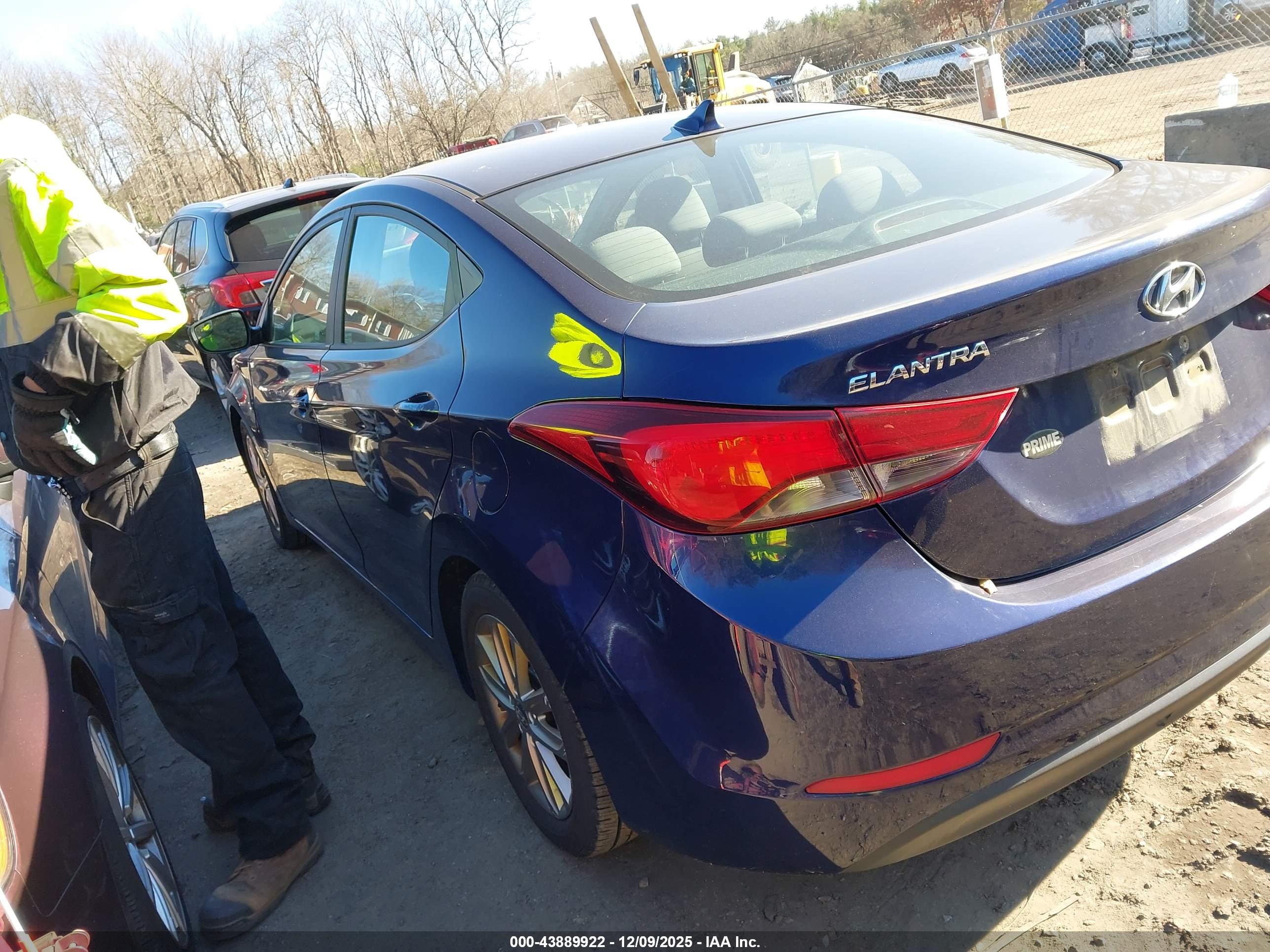 HYUNDAI ELANTRA image 3