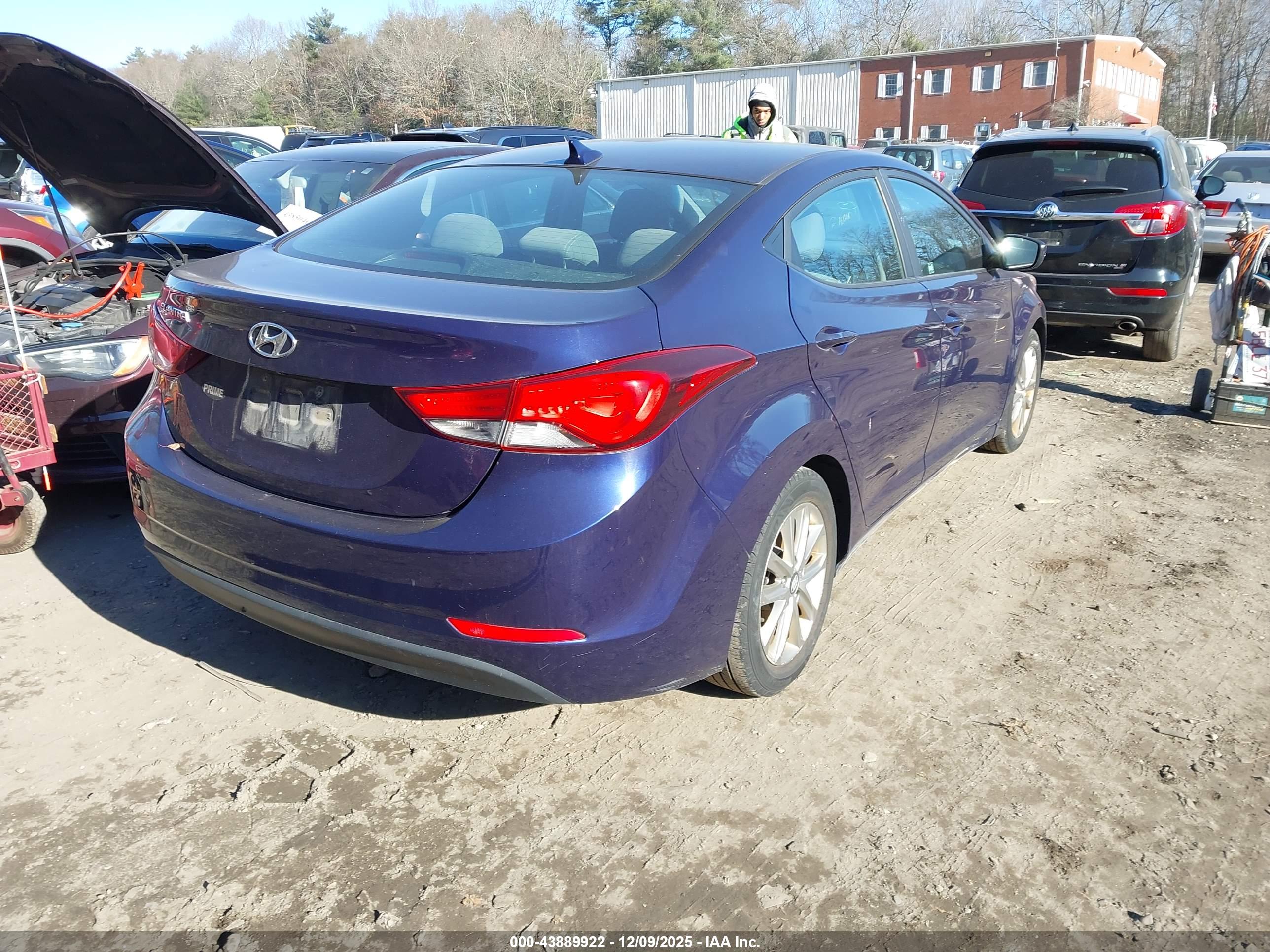 HYUNDAI ELANTRA image 4