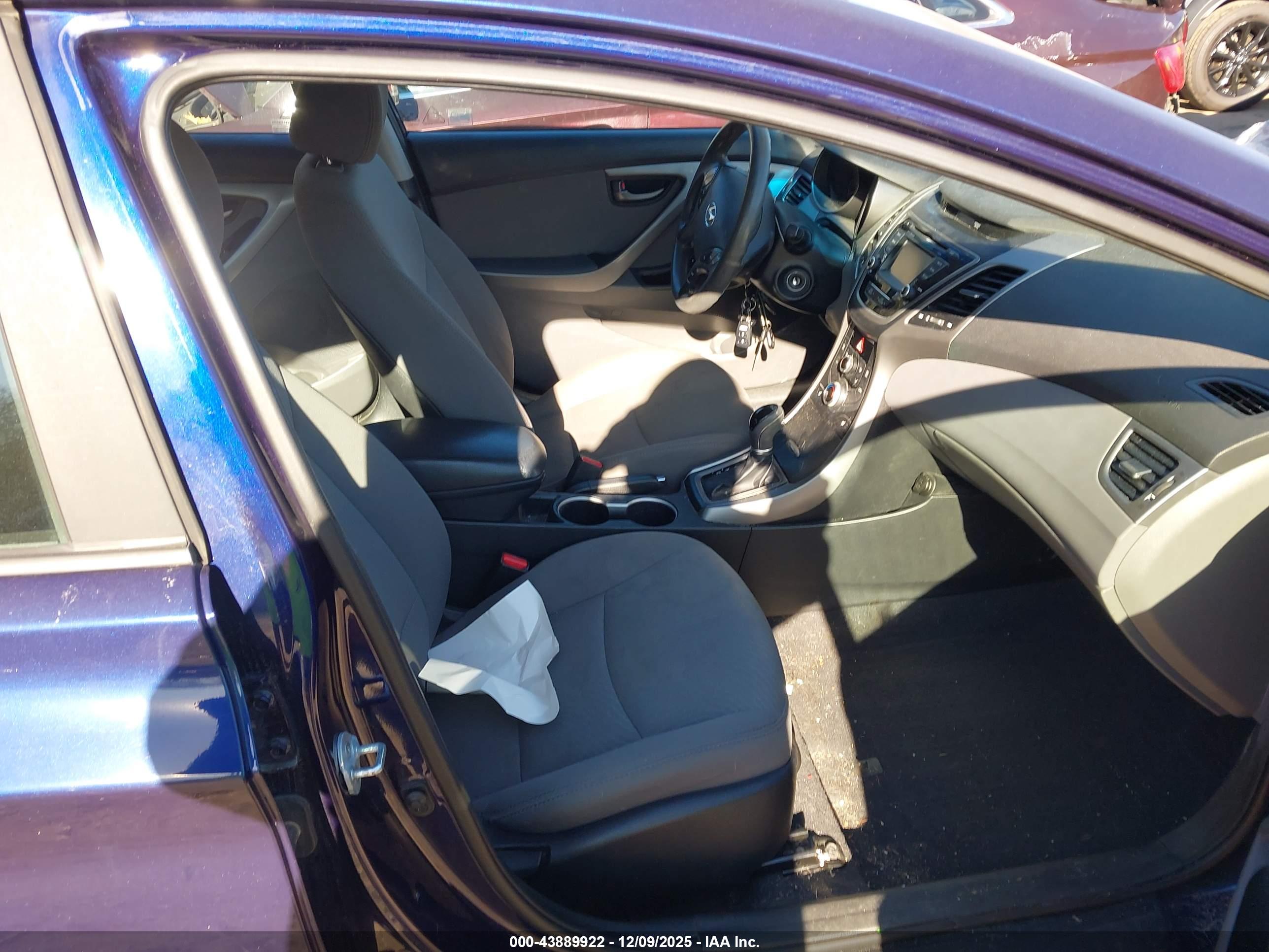 HYUNDAI ELANTRA image 5
