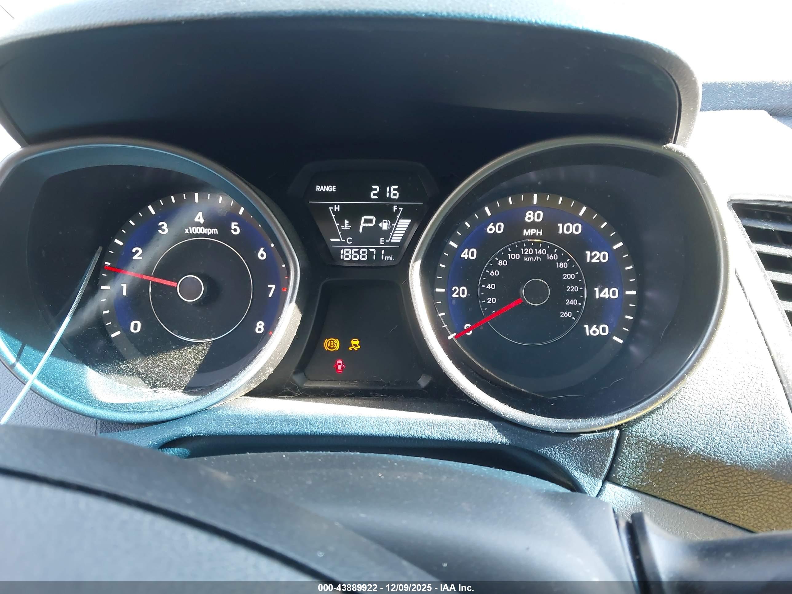 HYUNDAI ELANTRA image 7