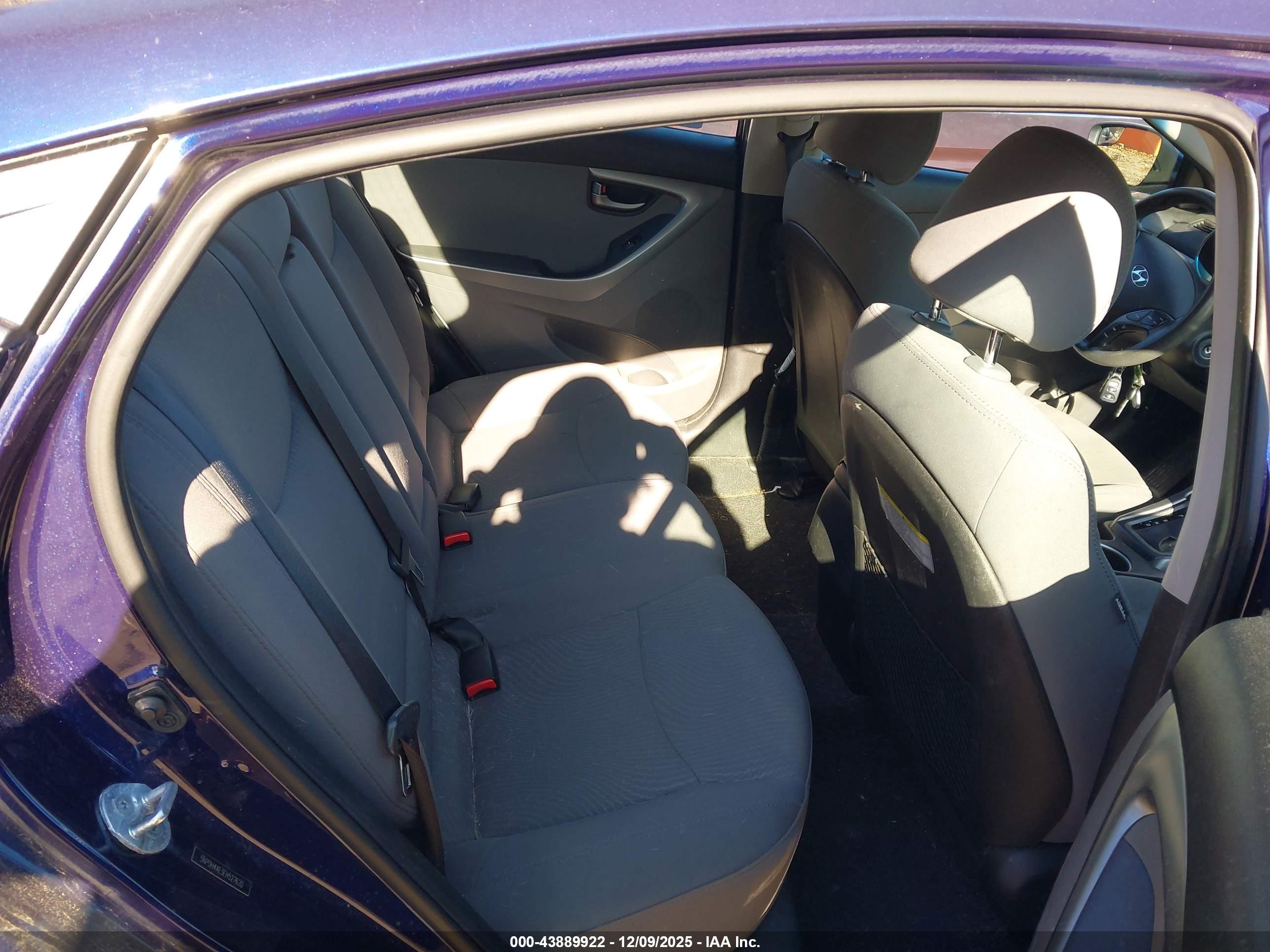 HYUNDAI ELANTRA image 8