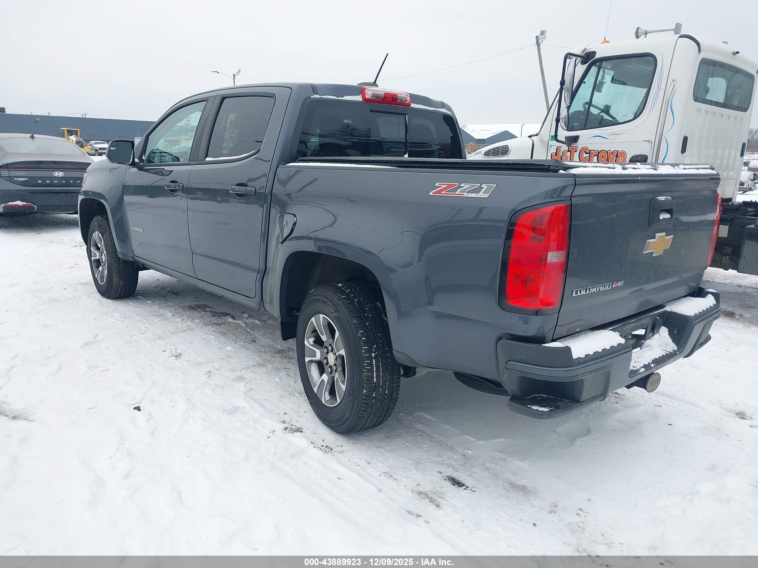 CHEVROLET COLORADO image 3