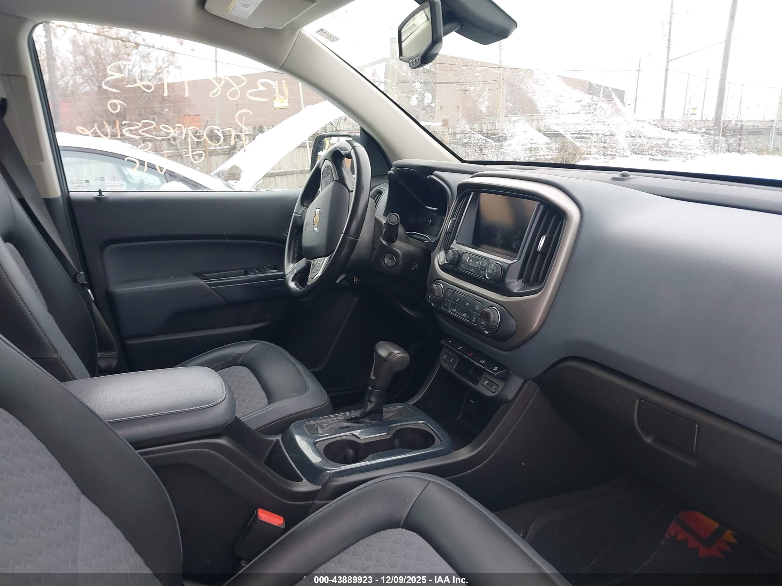 CHEVROLET COLORADO image 5
