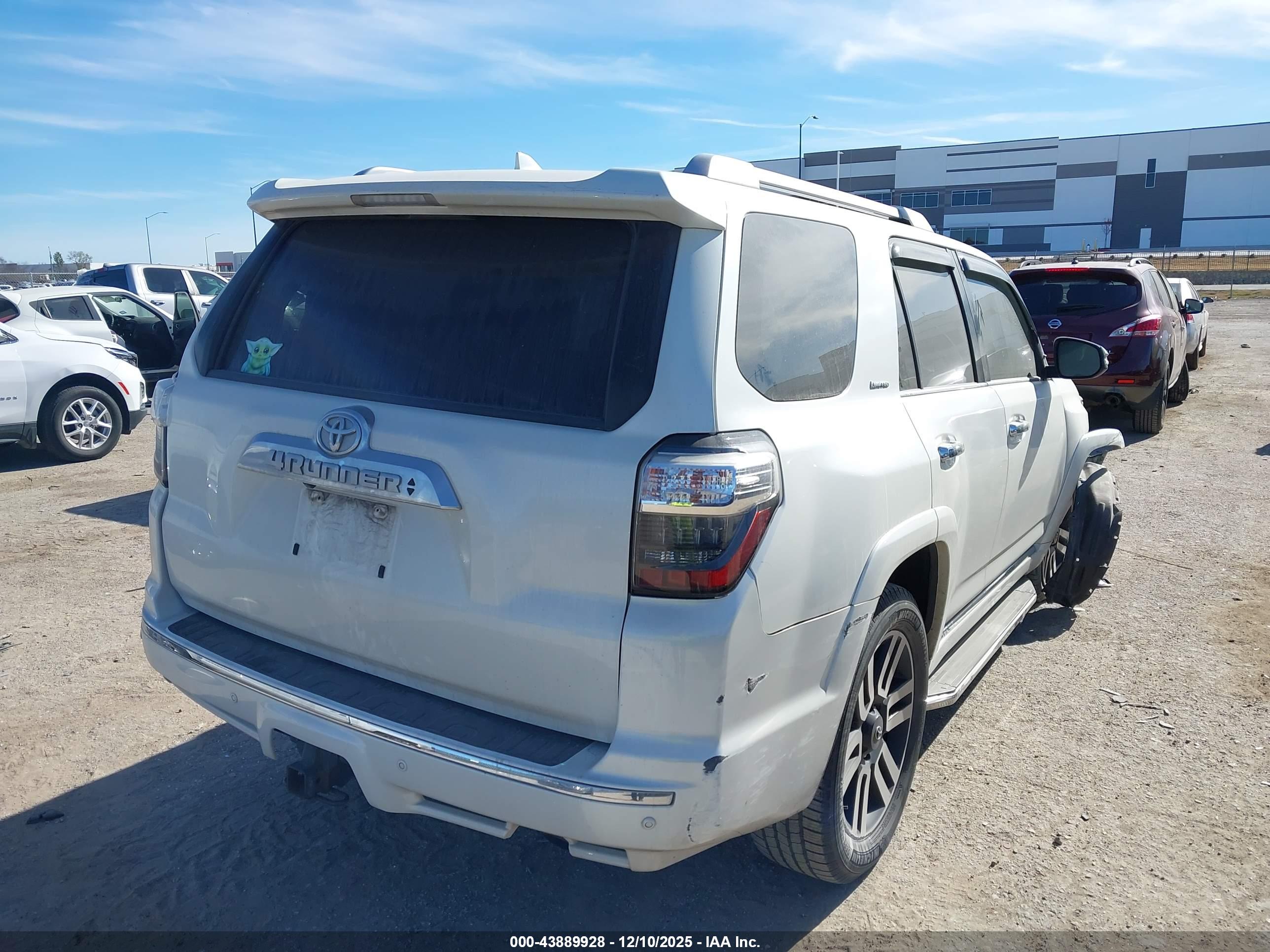TOYOTA 4RUNNER image 4