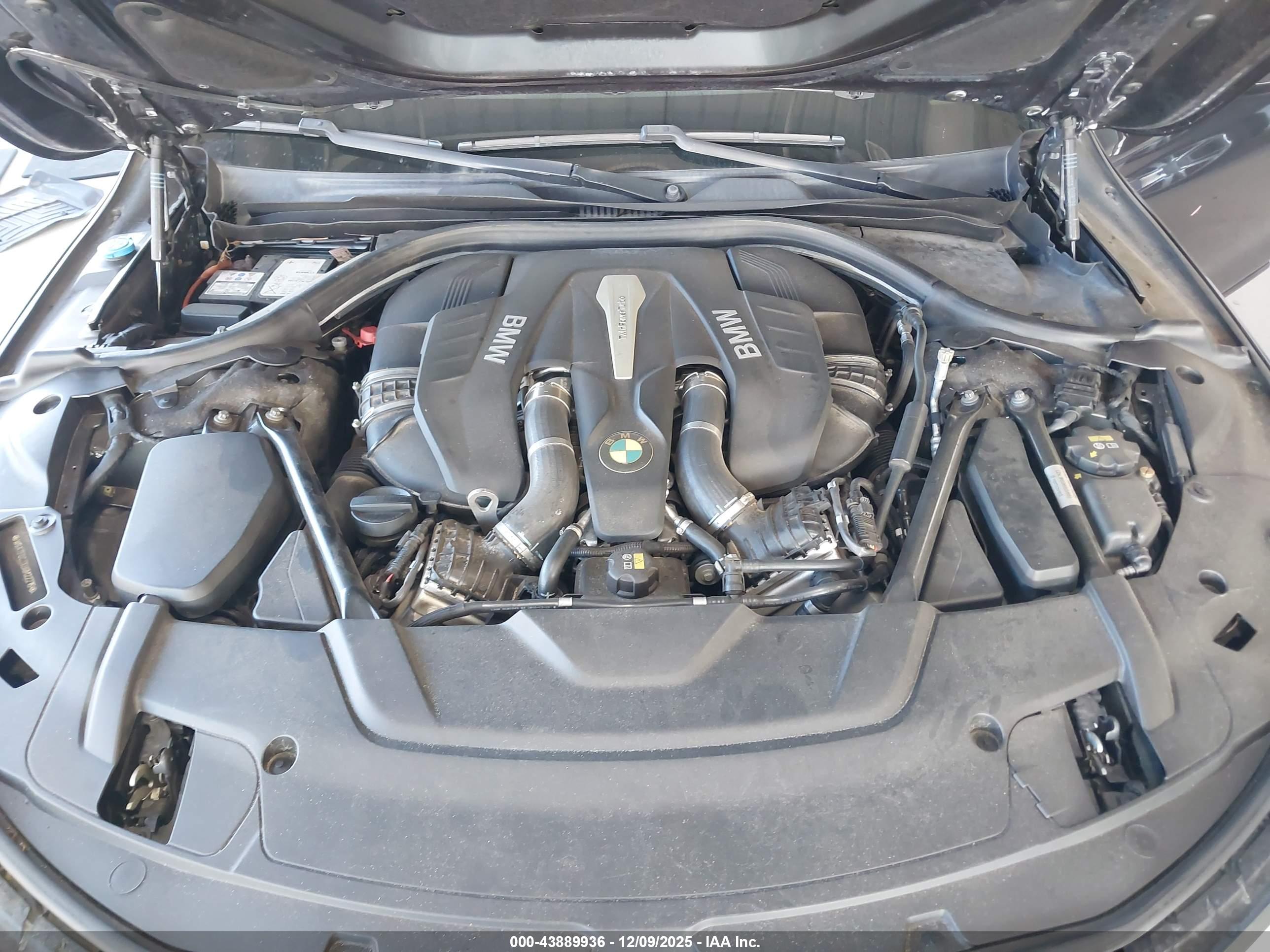 BMW 750I image 10