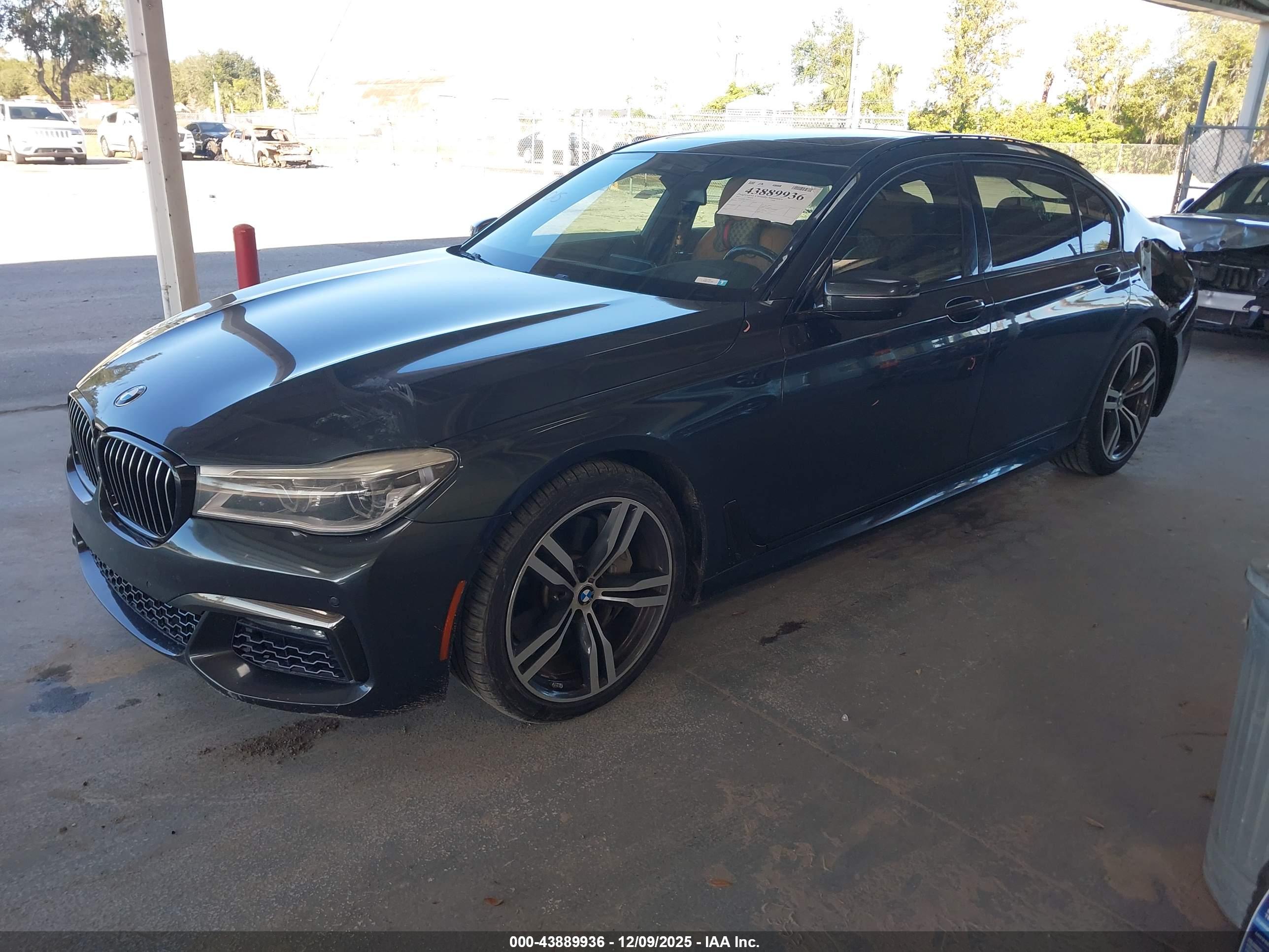 BMW 750I image 2